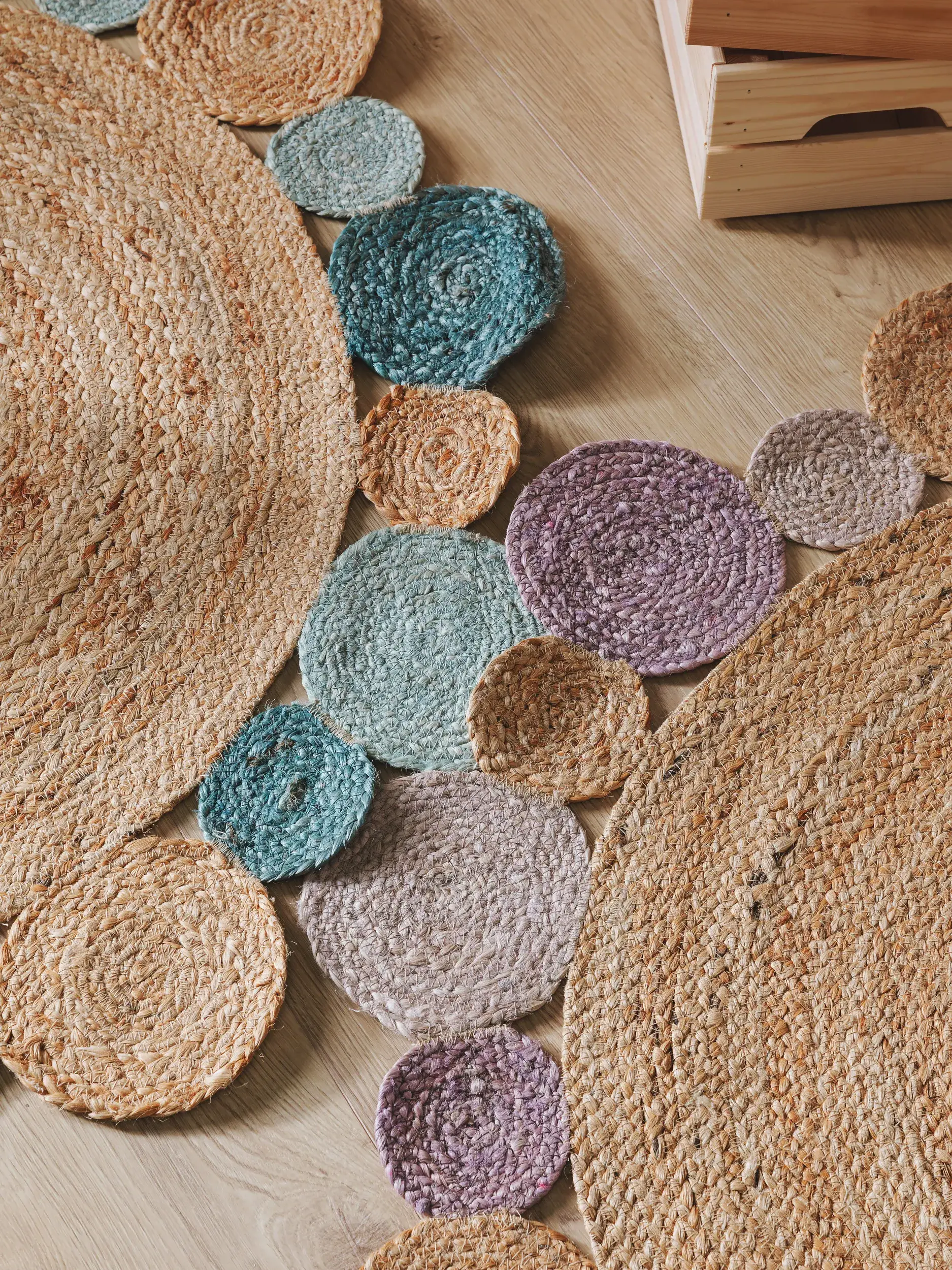 Teppich Bubbles aus 100% Jute in Lila von Lytte