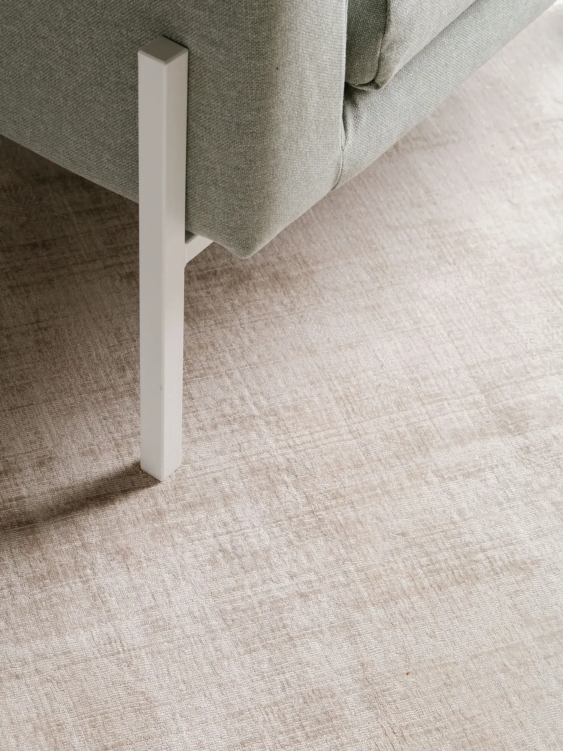 Rug made of 100% Viskose in Beige with a 100% Viskose high pile by benuta Finest