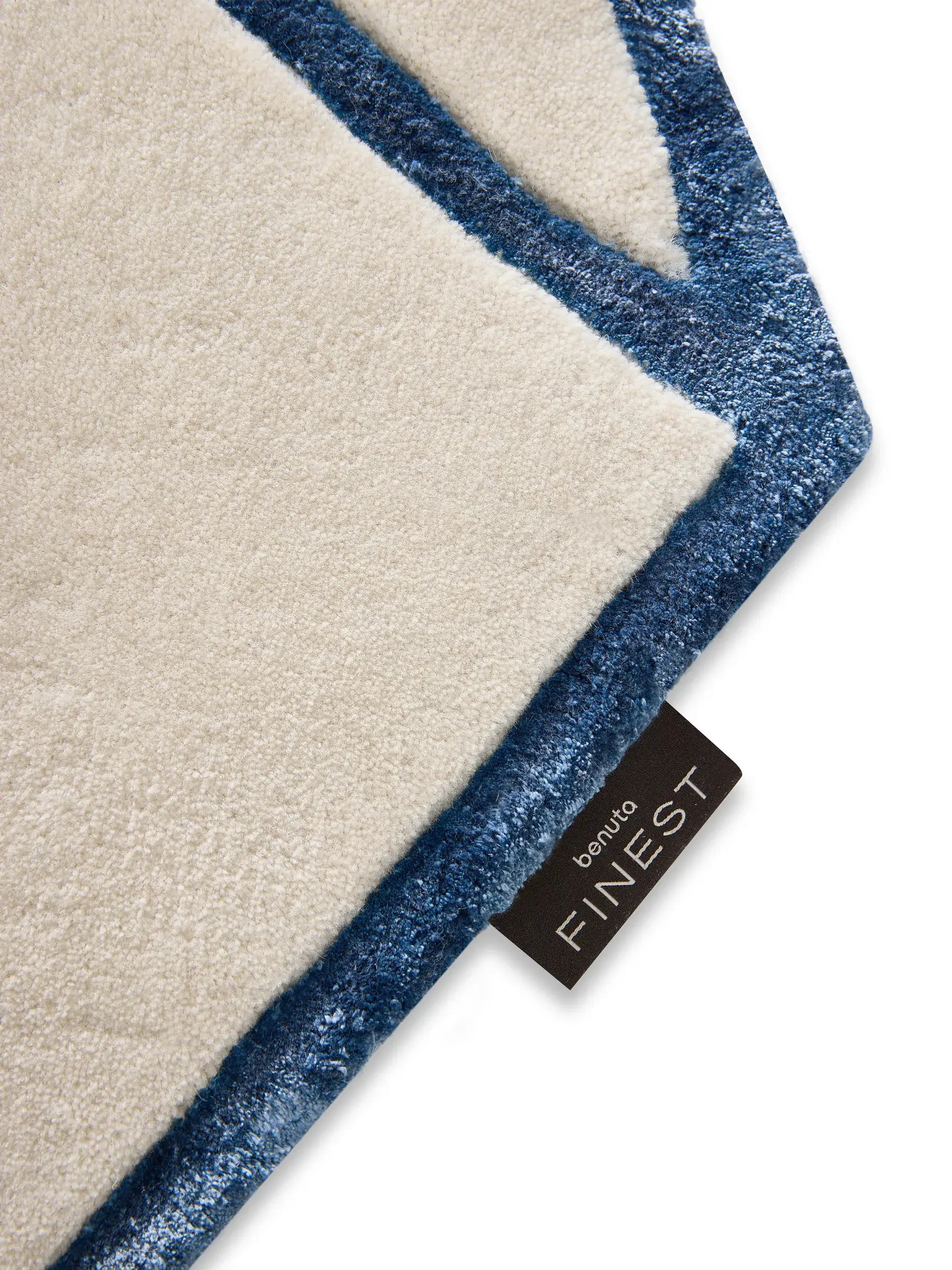 Rug made of 85% Wool, 15% Lyocell (Tencel™) in Beige with a 85% Wool, 15% Lyocell (Tencel™) high pile by benuta Finest
