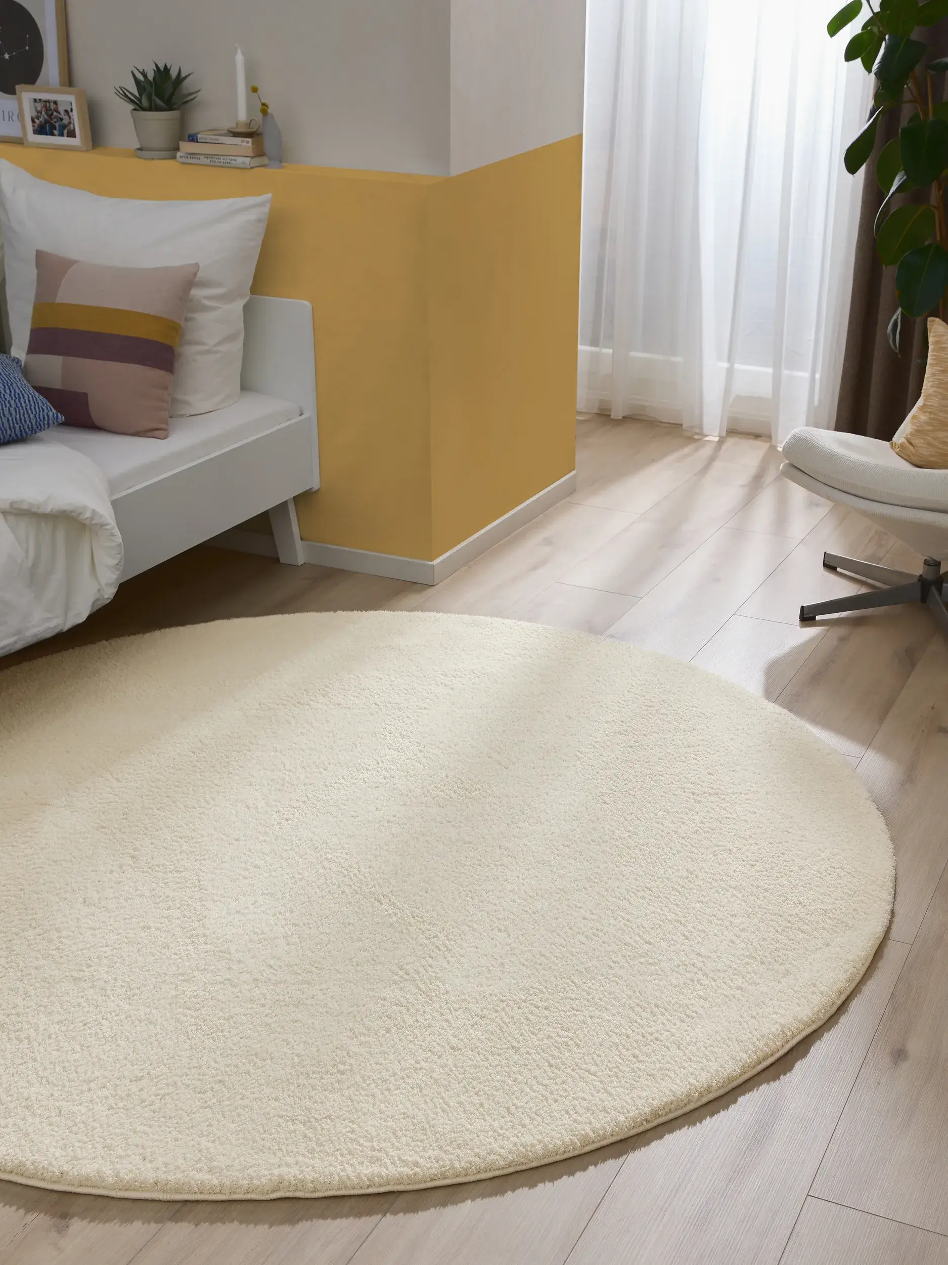 Rug Soda made of 100% Polyester (Microfiber) in White by benuta Nest