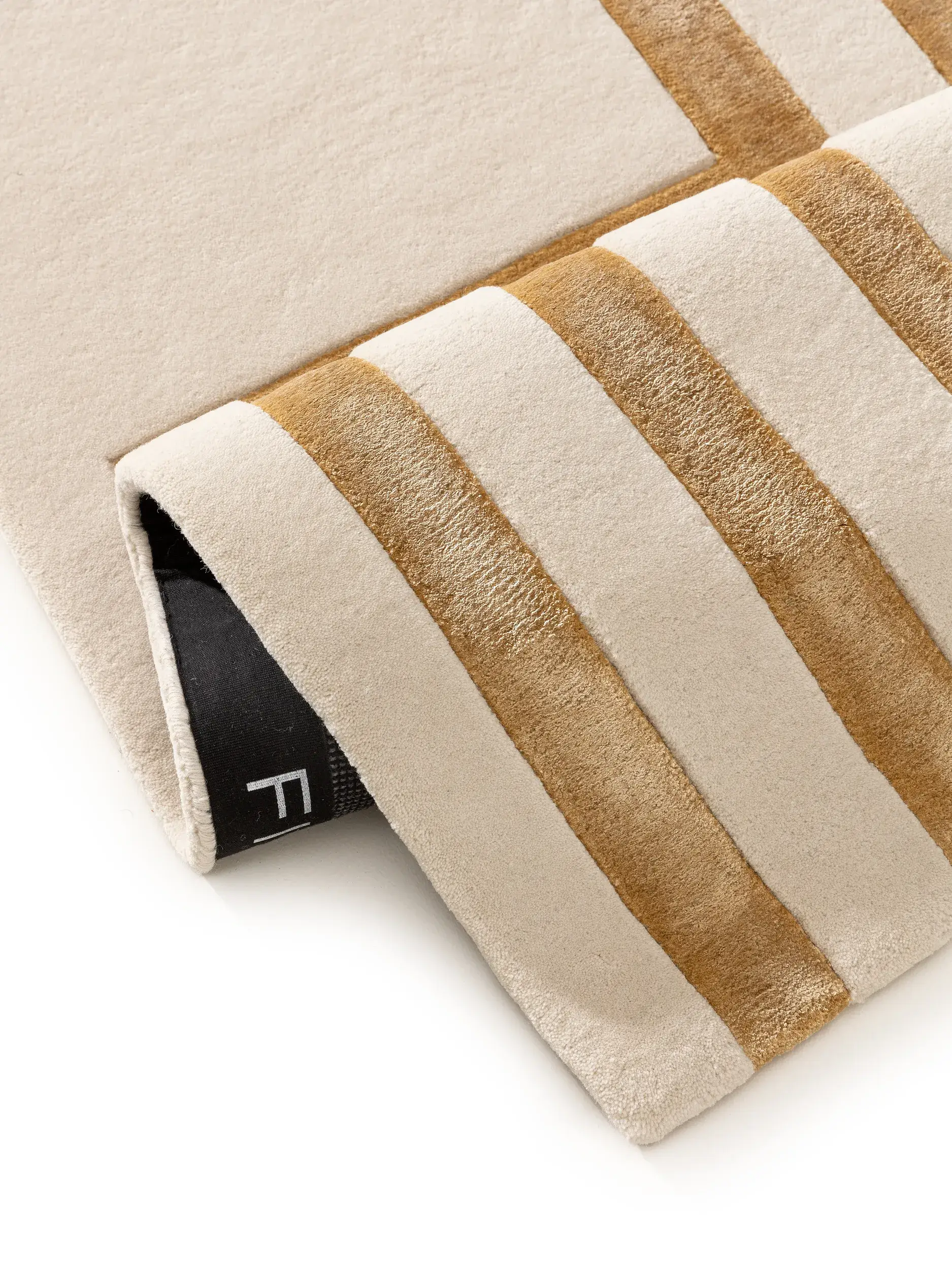 Teppich aus 70% Wolle, 30% Lyocell (Tencel™) in Beige mit 70% Wolle, 30% Lyocell (Tencel™) hohem Flor von benuta Finest