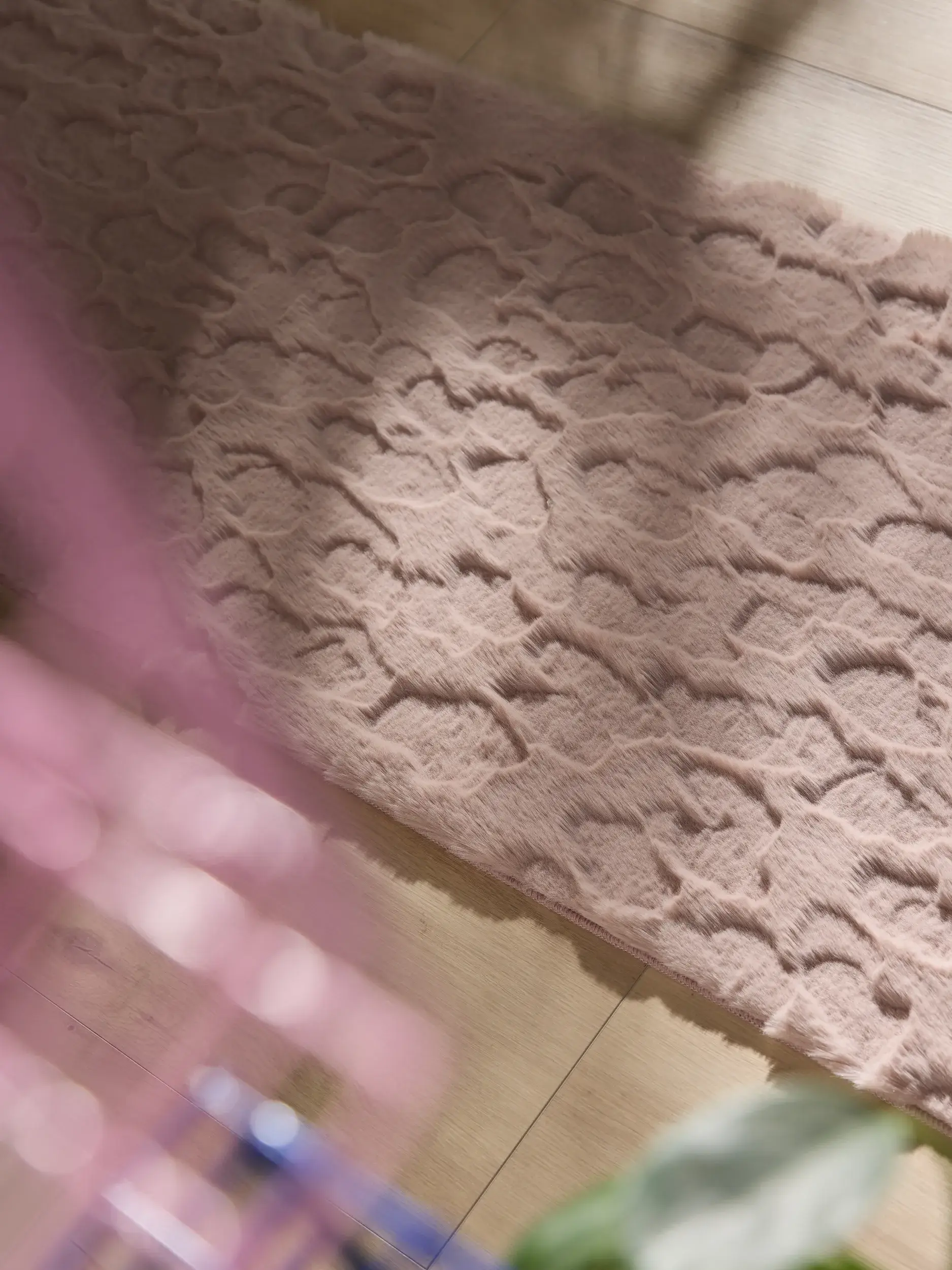 Rug made of 100% Polyester in Rosa with a 100% Polyester high pile by benuta Pop