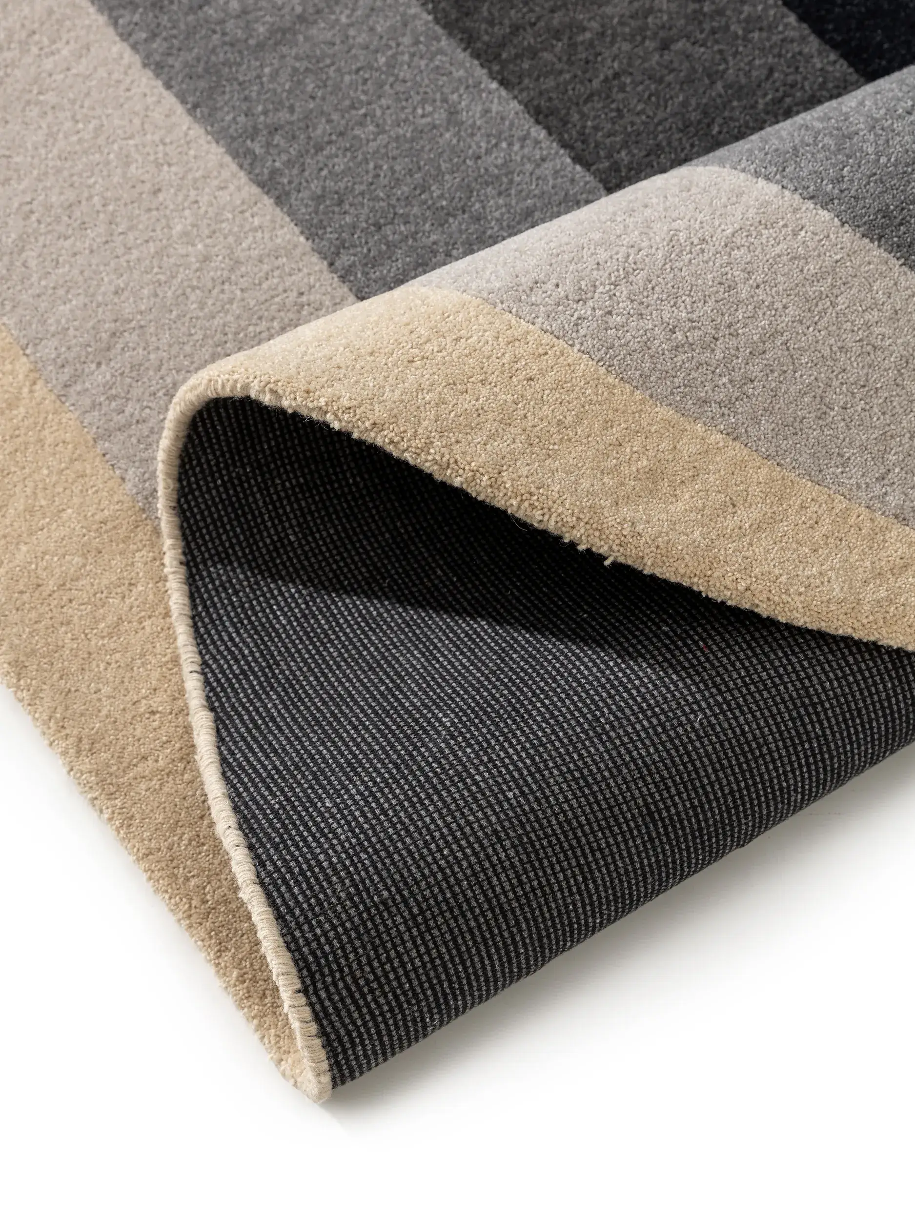 Rug made of 100% Wolle (aus Neuseeland) in Grau with a 100% Wolle (aus Neuseeland) high pile by benuta Finest
