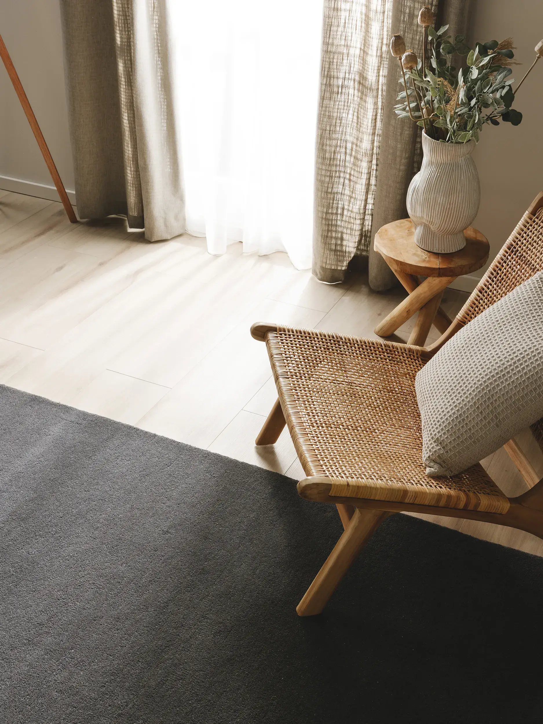 Teppich aus 100% Wolle in Grau mit 100% Wolle hohem Flor von benuta Nest