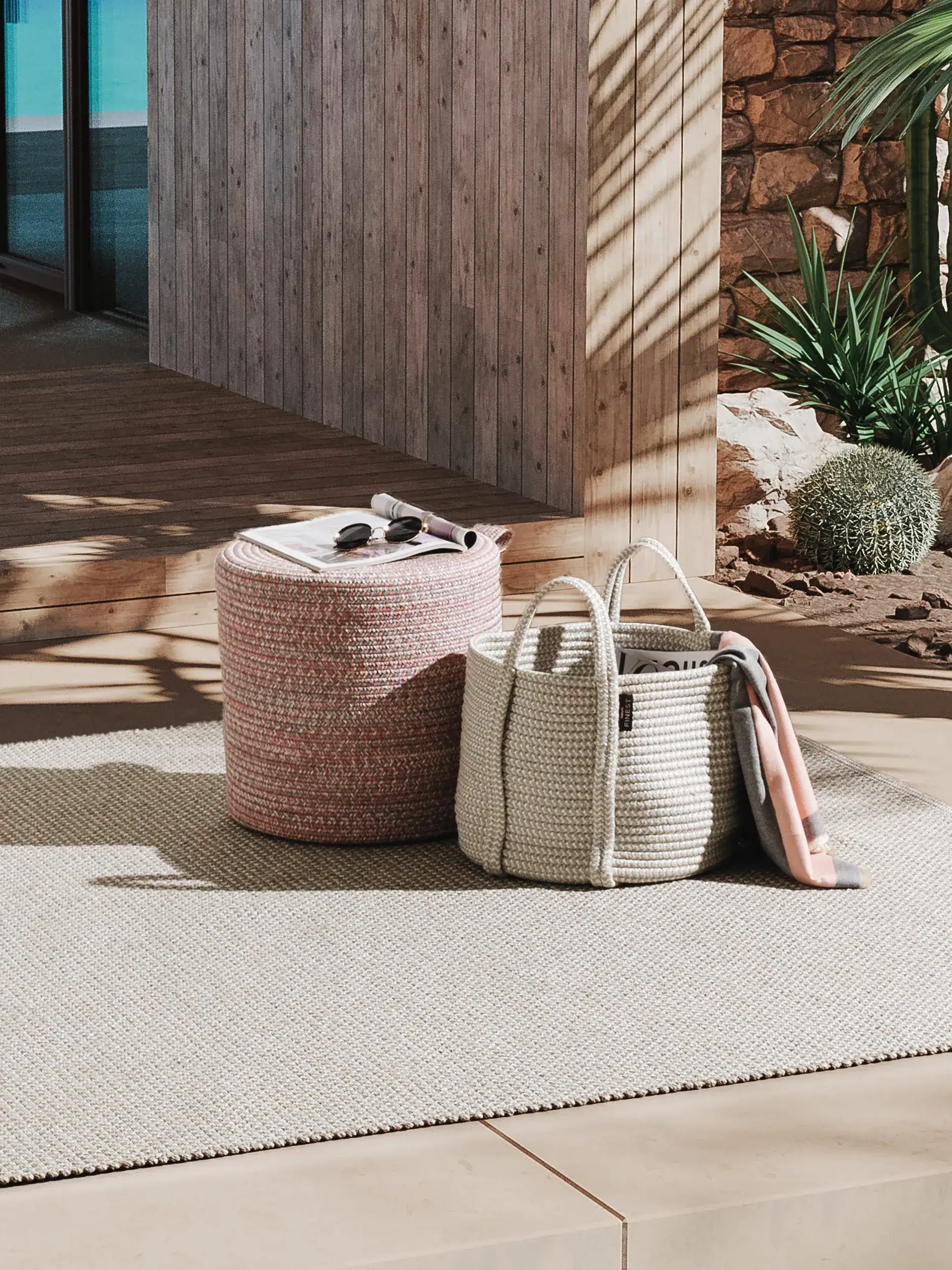 In- & Outdoor Pouf Noe Rosa Einfarbig-suunnittelussa, valmistettu 100% polypropeeniaista, benuta Finestin toimesta