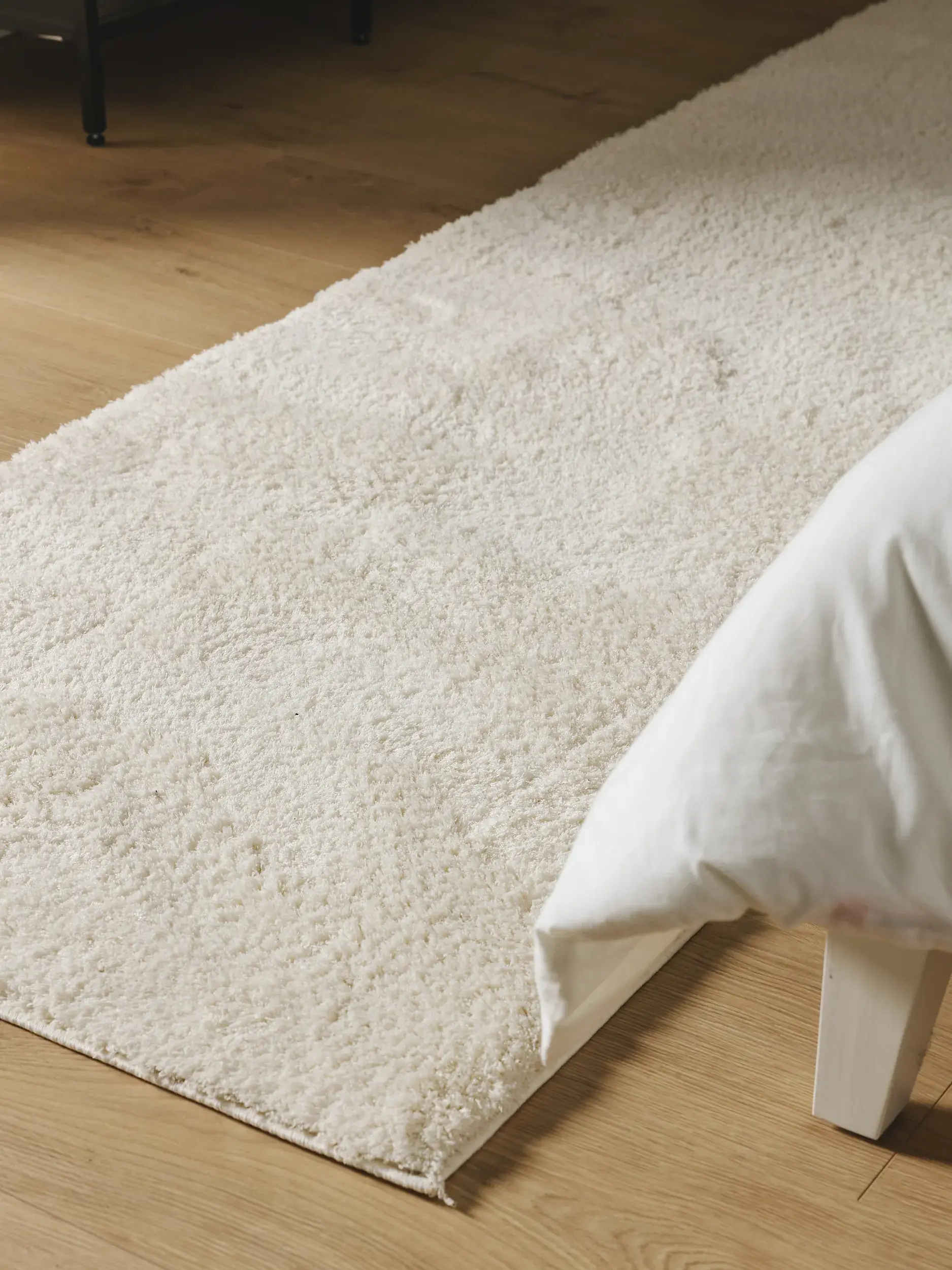 Teppich aus 100% Polyester (Microfiber) in Weiß mit 100% Polyester (Microfiber) hohem Flor von benuta Nest
