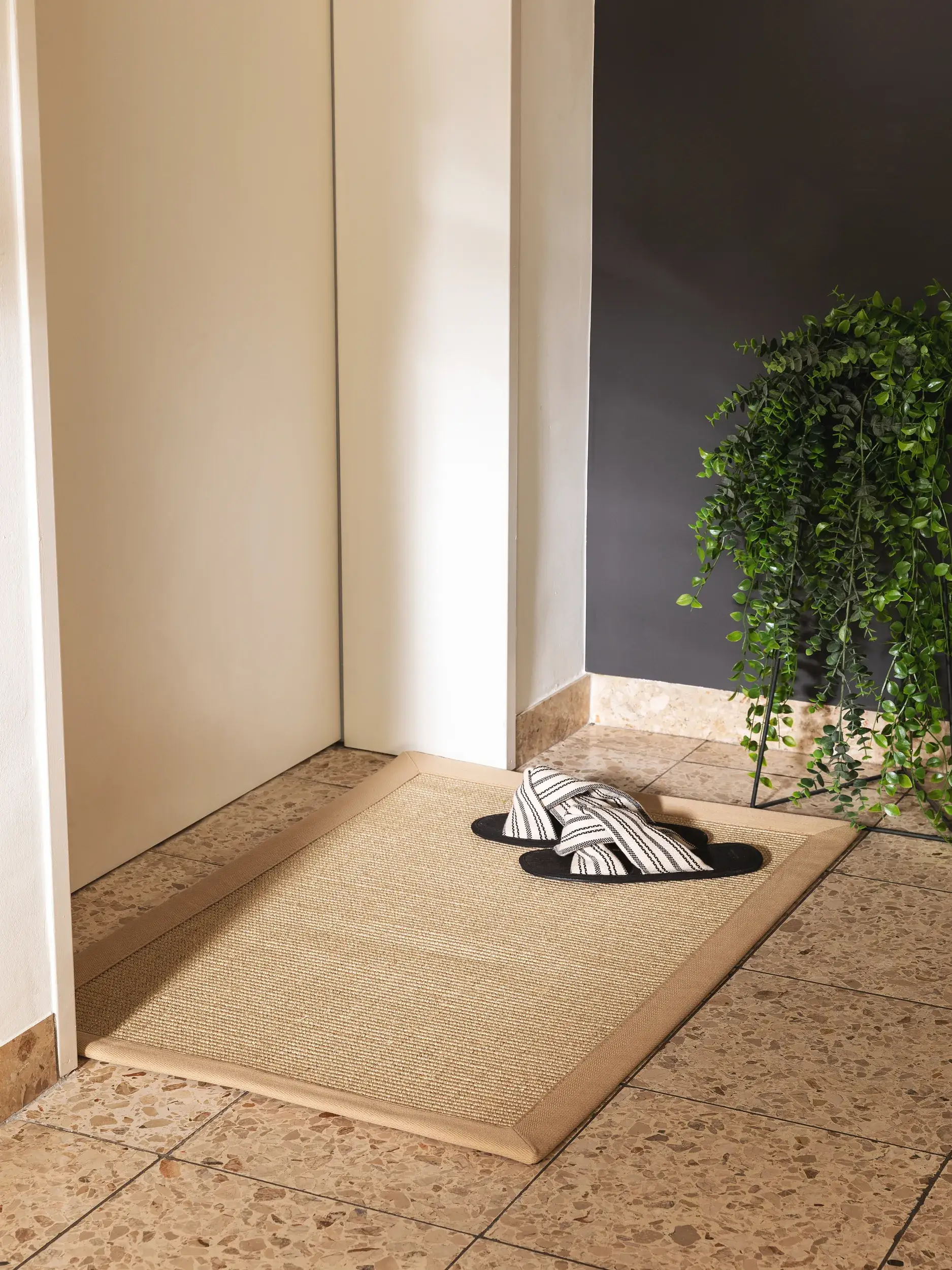 Fußmatte Sana Cream im Design Bordüre aus 100% Sisal von benuta Nest