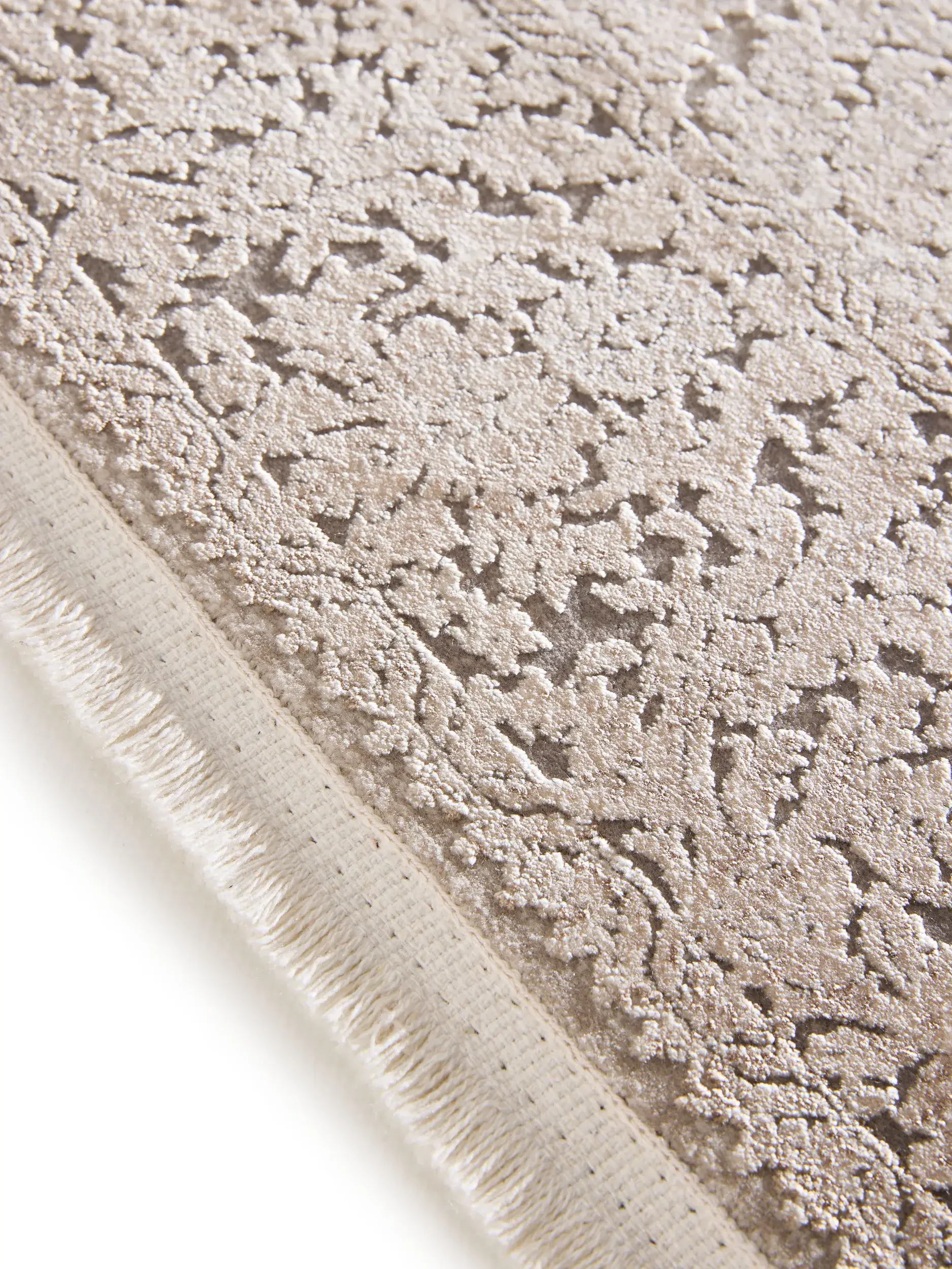 Teppich aus 89% Viskose, 11% Polyacryl in Beige mit 89% Viskose, 11% Polyacryl hohem Flor von benuta Finest