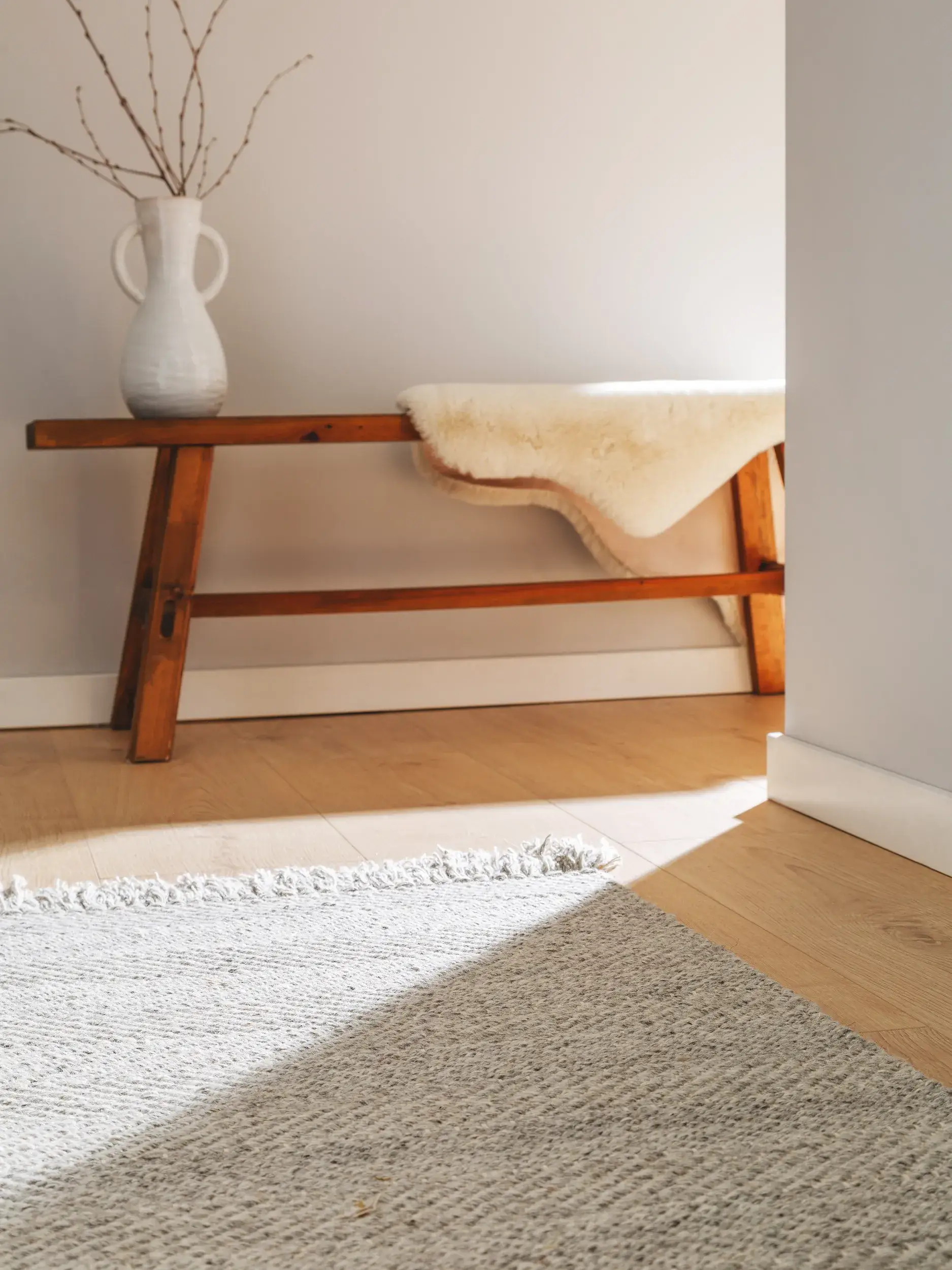 Teppich aus 60% Wolle, 20% Baumwolle, 20% Polyester in Grau mit 60% Wolle, 20% Baumwolle, 20% Polyester hohem Flor von benuta Pure