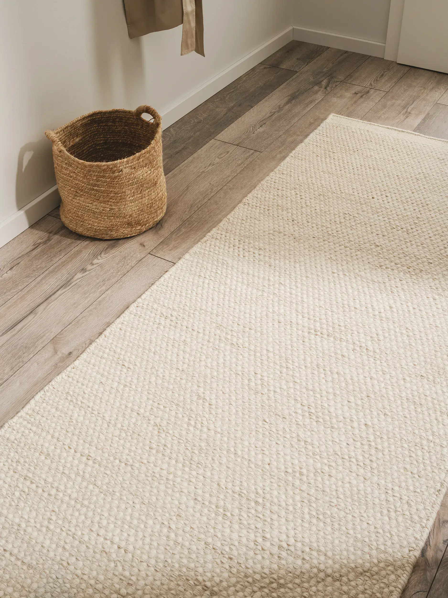 Rug made of 80% Wolle, 20% Baumwolle in Beige with a 80% Wolle, 20% Baumwolle high pile by benuta Pure