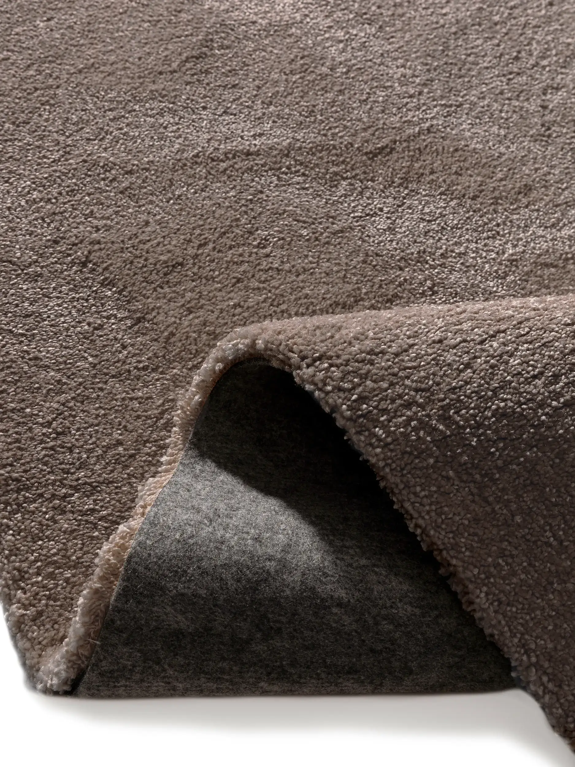 Tapete de 100% Polypropylen em Taupe com pelo de 100% Polypropylen de altura da benuta Nest