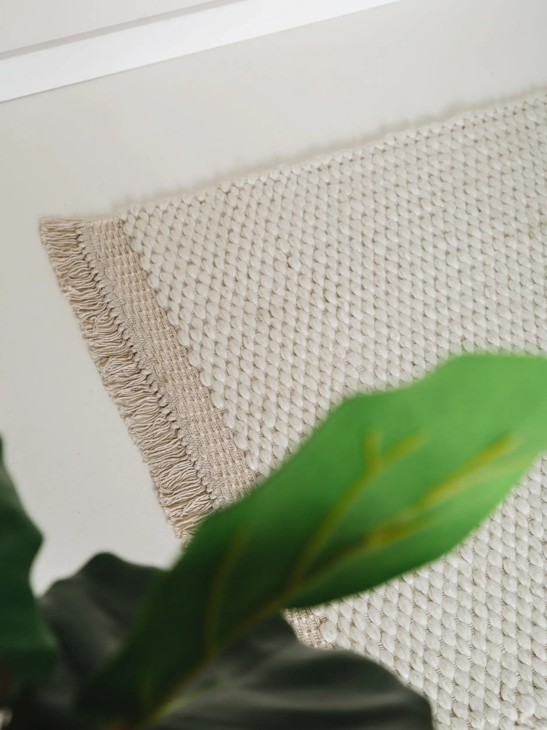 Teppich aus 40% Wolle, 30% Baumwolle, 30% Viskose in Beige mit 40% Wolle, 30% Baumwolle, 30% Viskose hohem Flor von benuta Pure