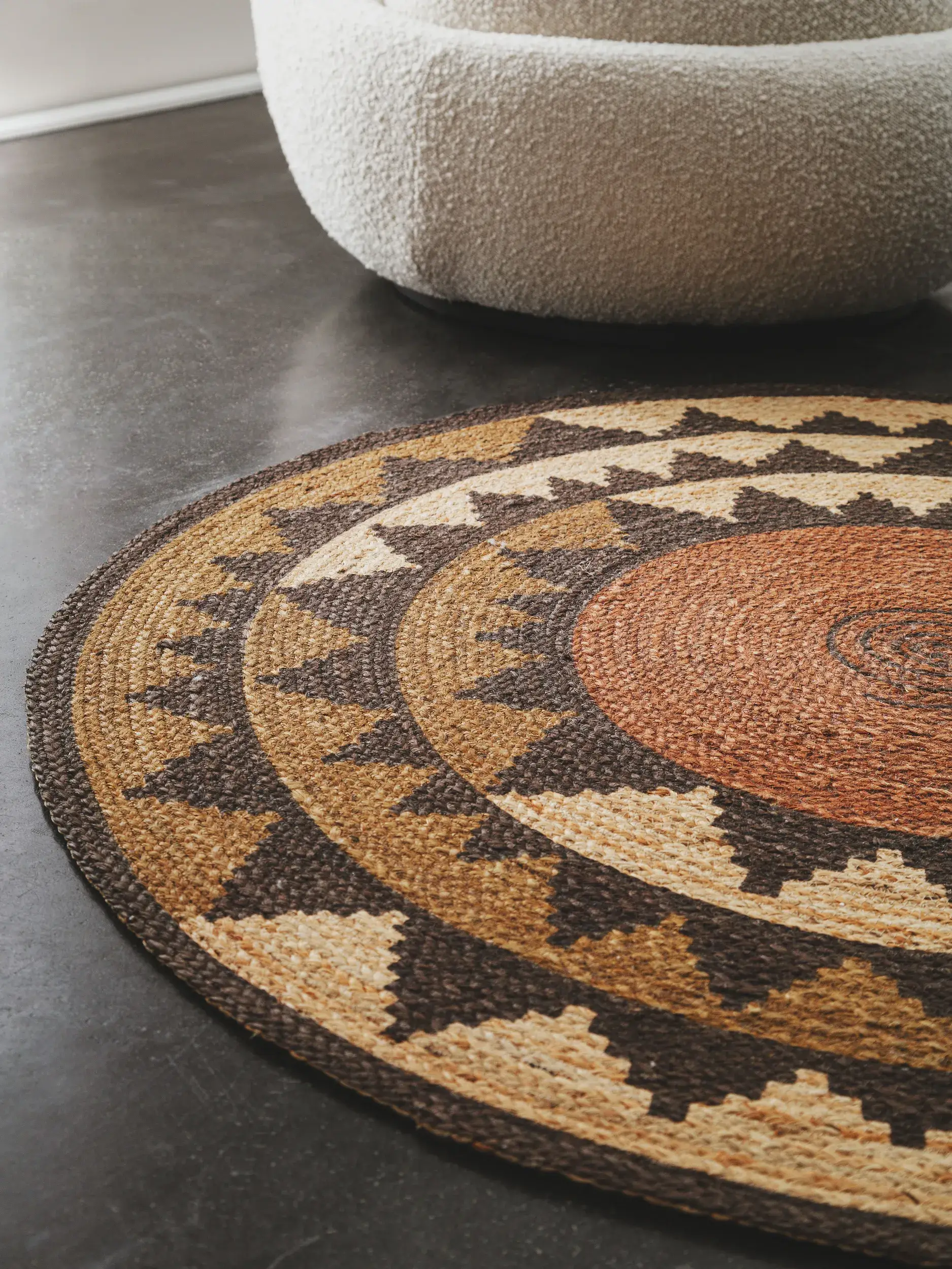 Teppich aus 100% Jute in Braun mit 100% Jute hohem Flor von benuta Pure