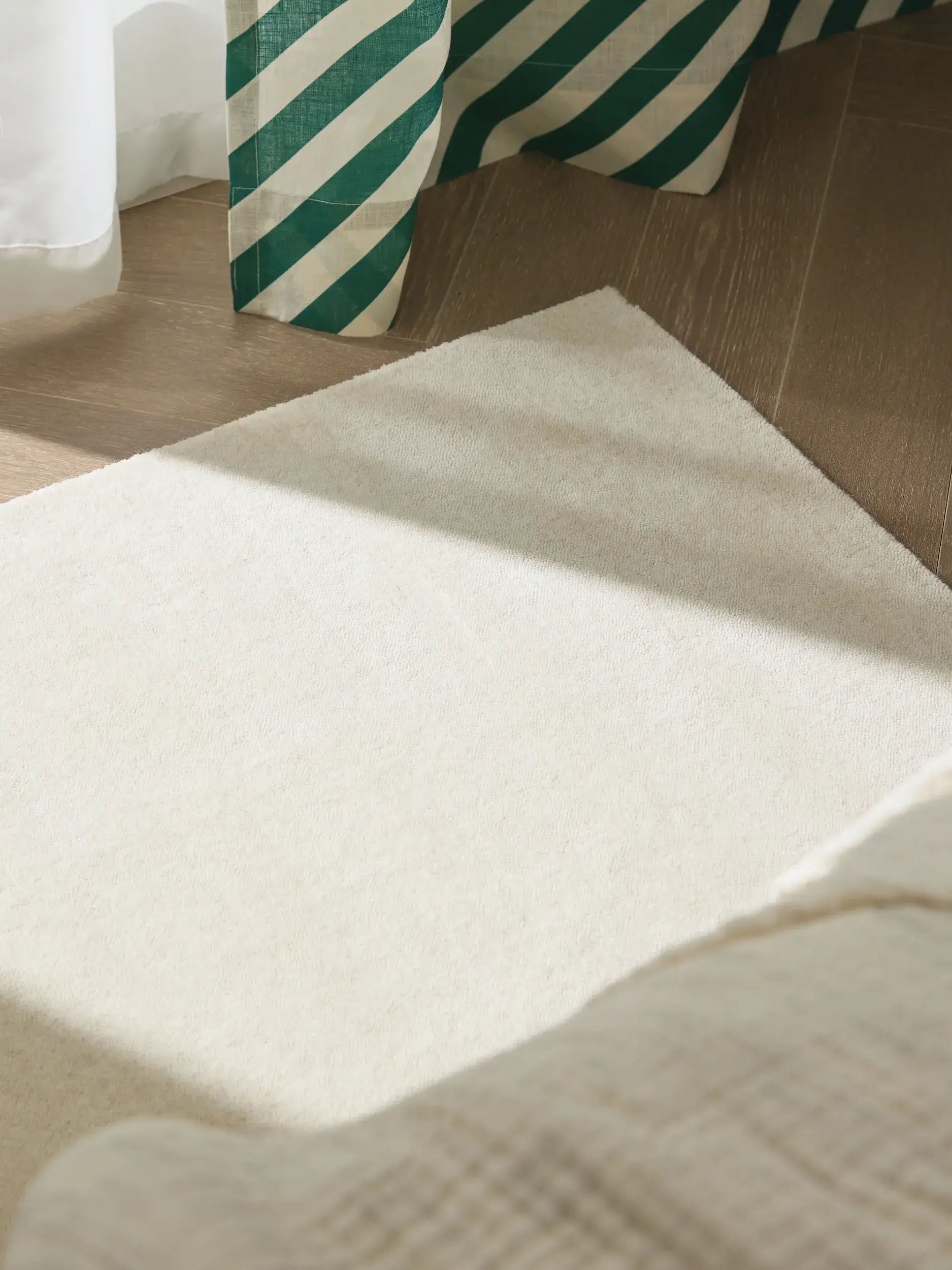 Teppich aus 100% Wolle in Beige mit 100% Wolle hohem Flor von benuta Pure