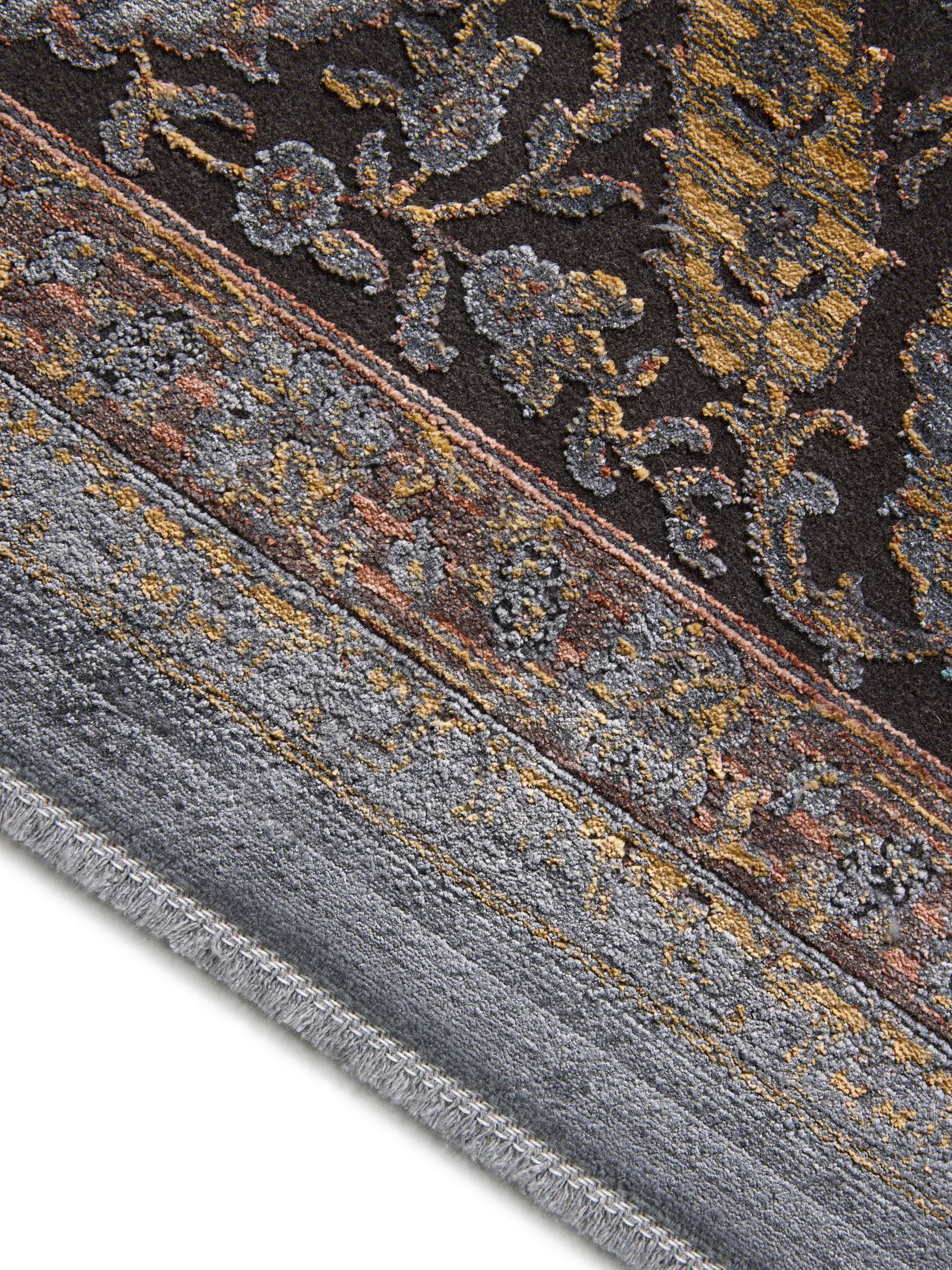 Teppich aus 56% Viskose, 30% Polyester, 14% Polyacryl in Grau mit 56% Viskose, 30% Polyester, 14% Polyacryl hohem Flor von benuta Finest