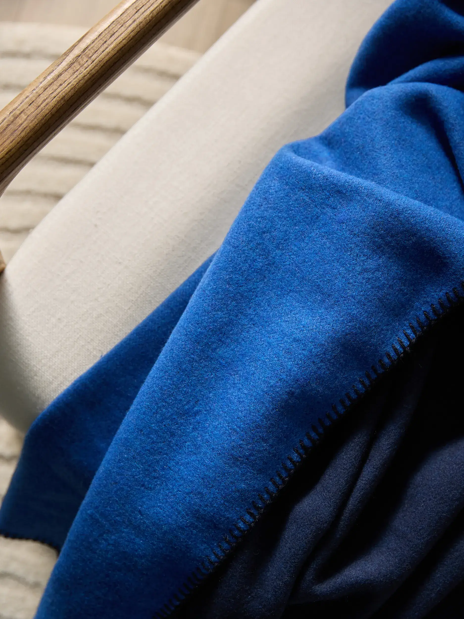 Tæppe Mona Blå fra benuta nest