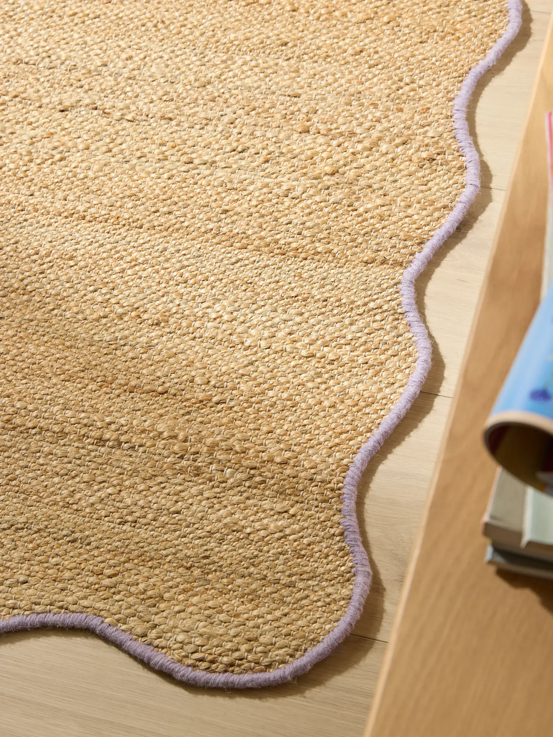 Rug made of 91% Jute, 4% Cotton, 3% Wool, 2% Polyester in Purple with a 91% Jute, 4% Cotton, 3% Wool, 2% Polyester high pile by benuta Pop