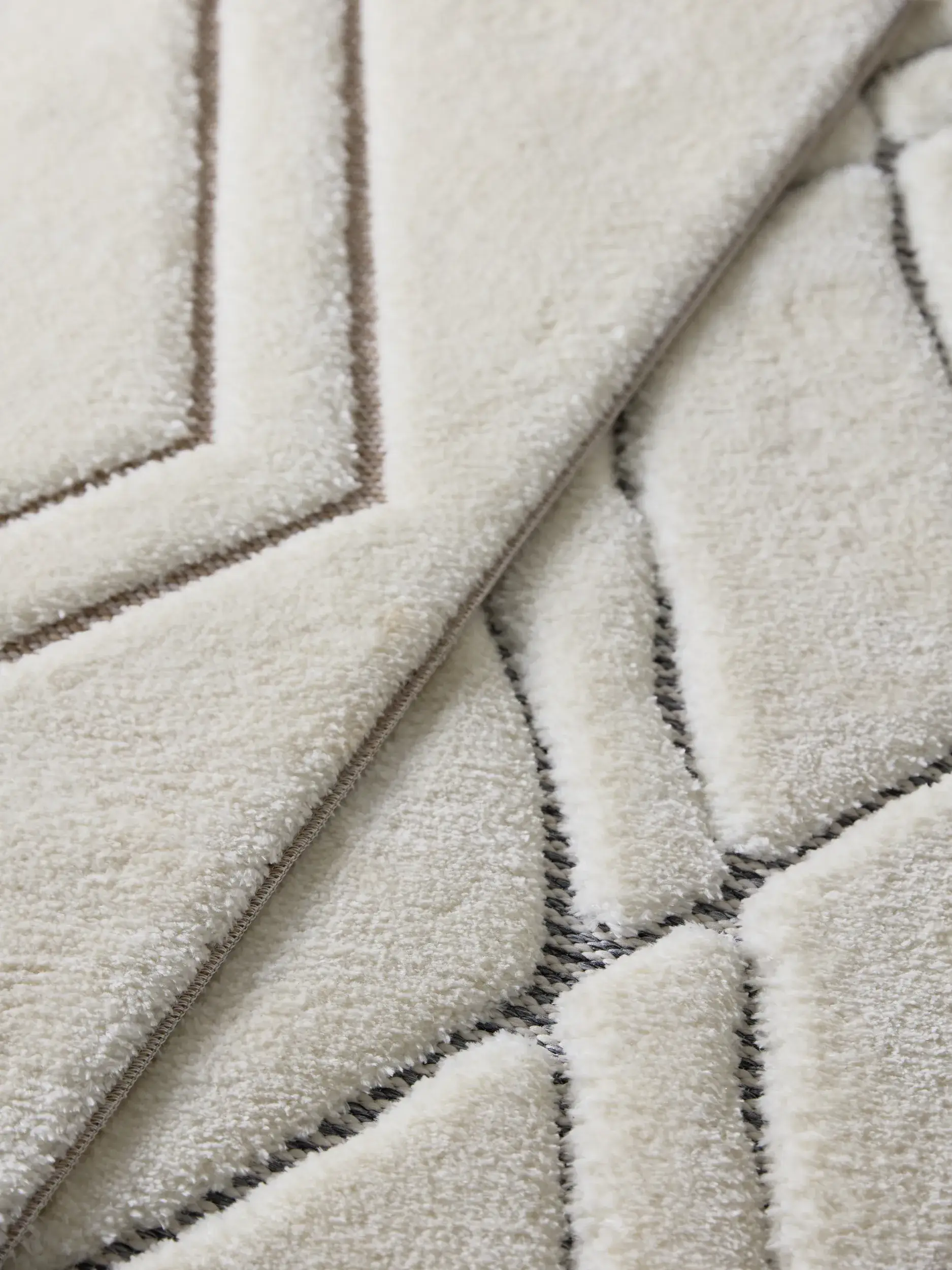 Alfombra de 63% Poliéster, 37% Polipropileno en Blanco con un pelo de {{Placeholder_Pile Height}} de altura de benuta POP