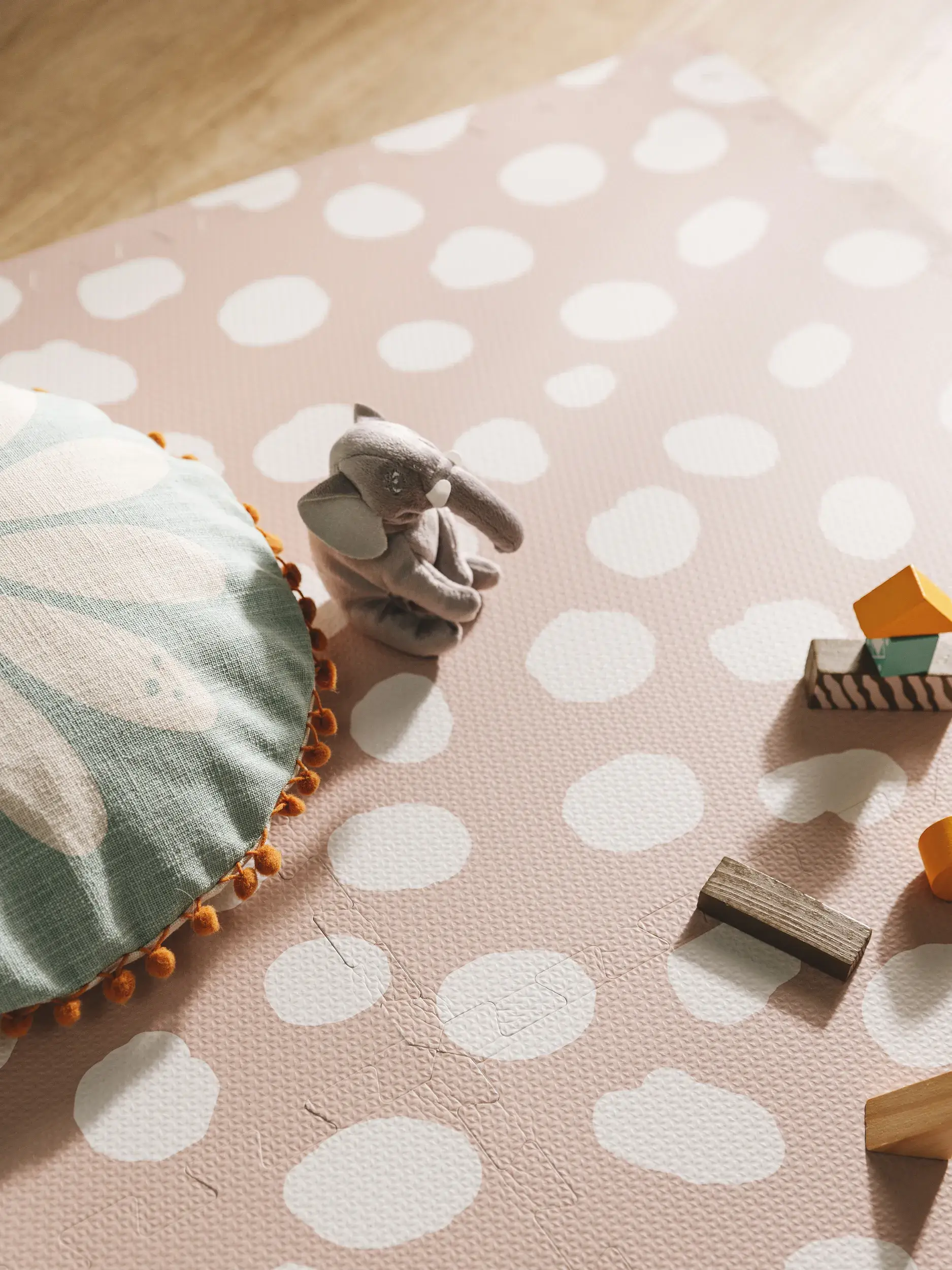 Spielmatte Savannah Rosa im Design Tiermotive aus  von Lytte