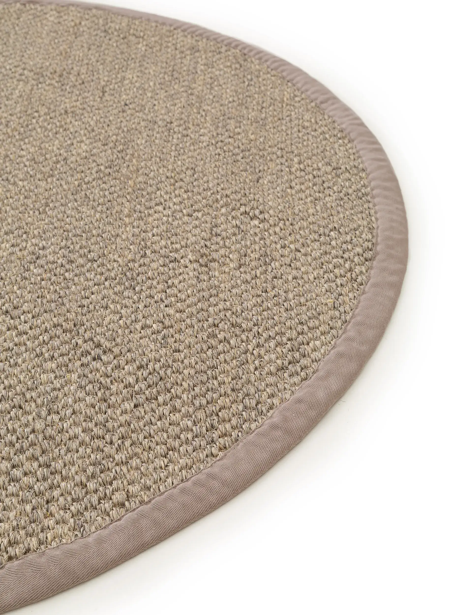 Teppich aus 100% Sisal in Grau mit 100% Sisal hohem Flor von benuta Pure