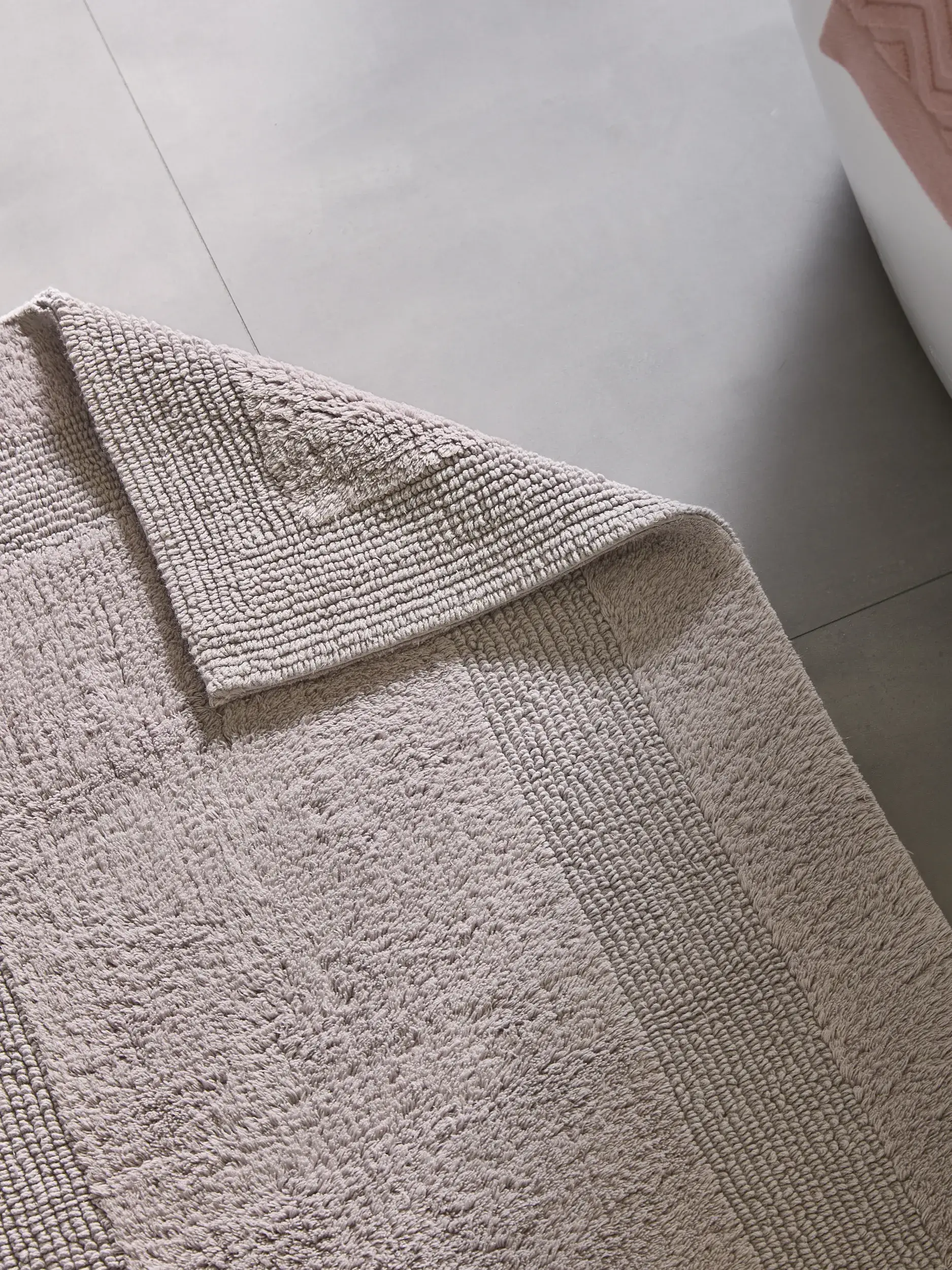 Tappeto da bagno Lessa Argento di benuta nest