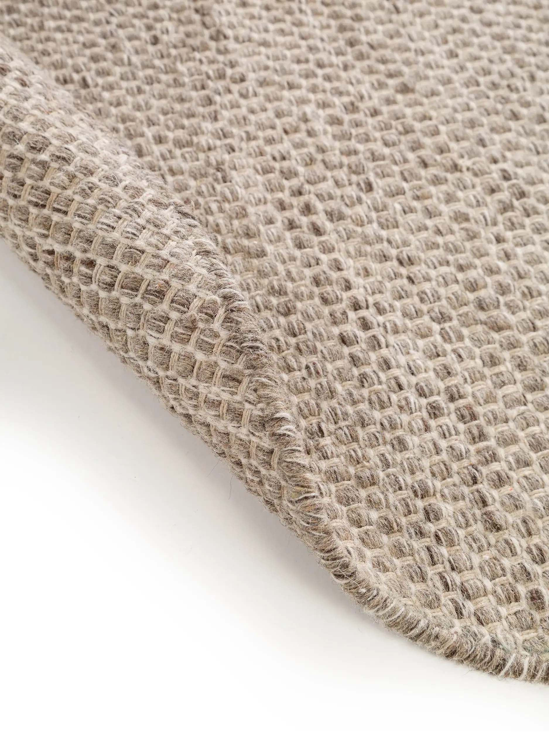 Rug made of 80% Wolle, 20% Baumwolle in Taupe with a 80% Wolle, 20% Baumwolle high pile by benuta Pure