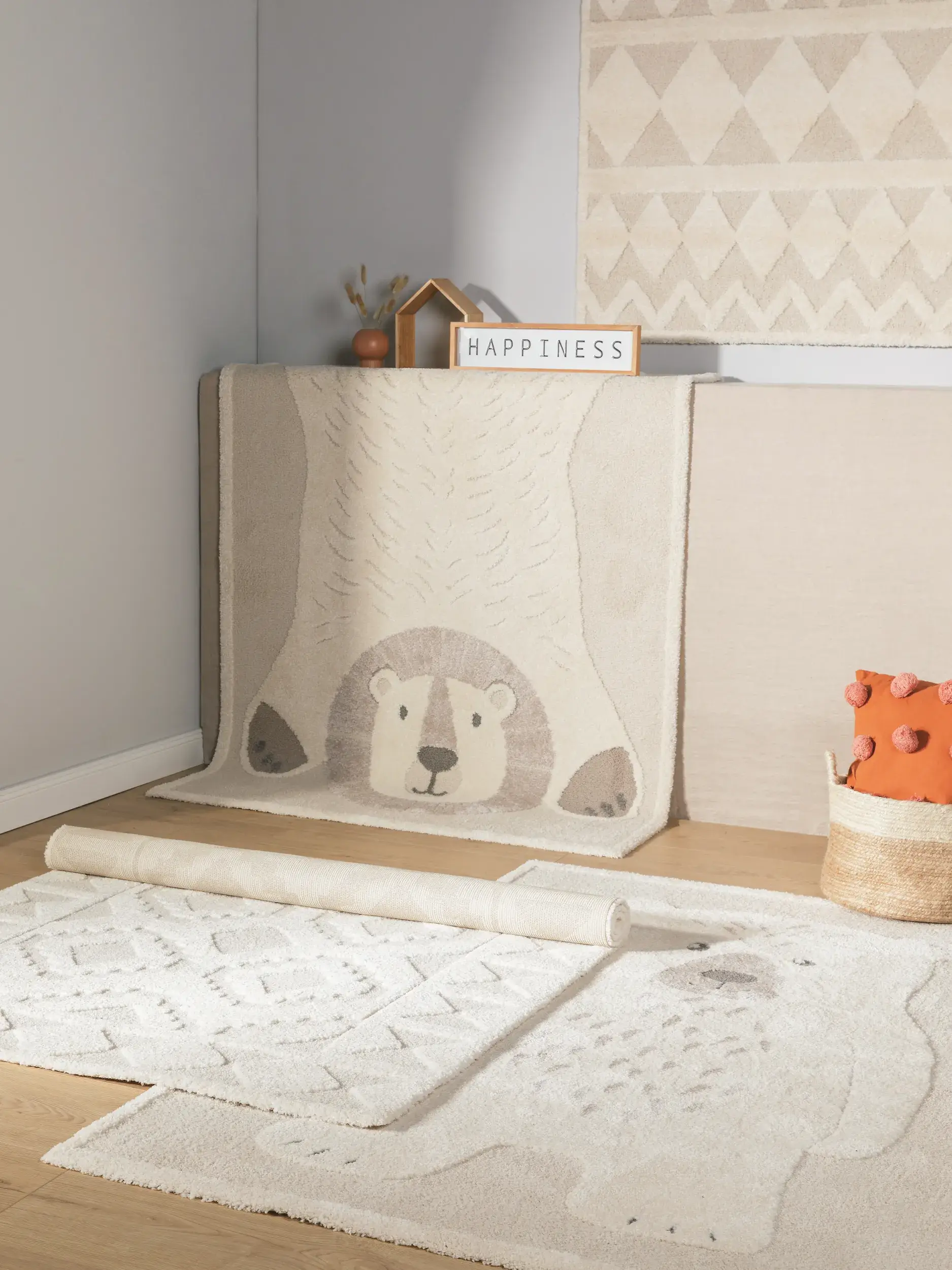 Matta av 60% Polypropen, 40% Polyester i Beige med 60% Polypropen, 40% Polyester hög lugg från Lytte