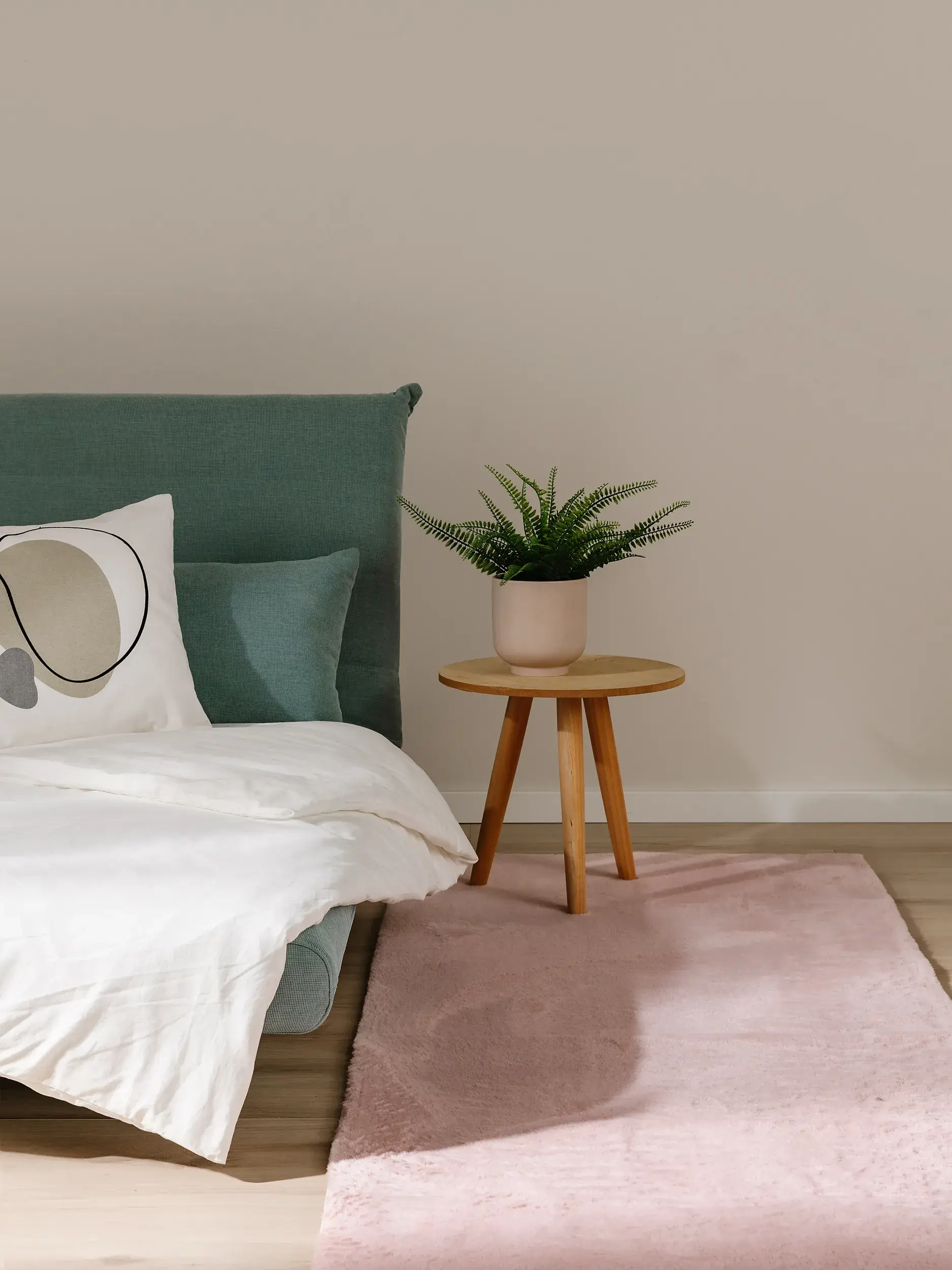 Rug made of 100% Polyester in Pink with a 100% Polyester high pile by benuta Basic