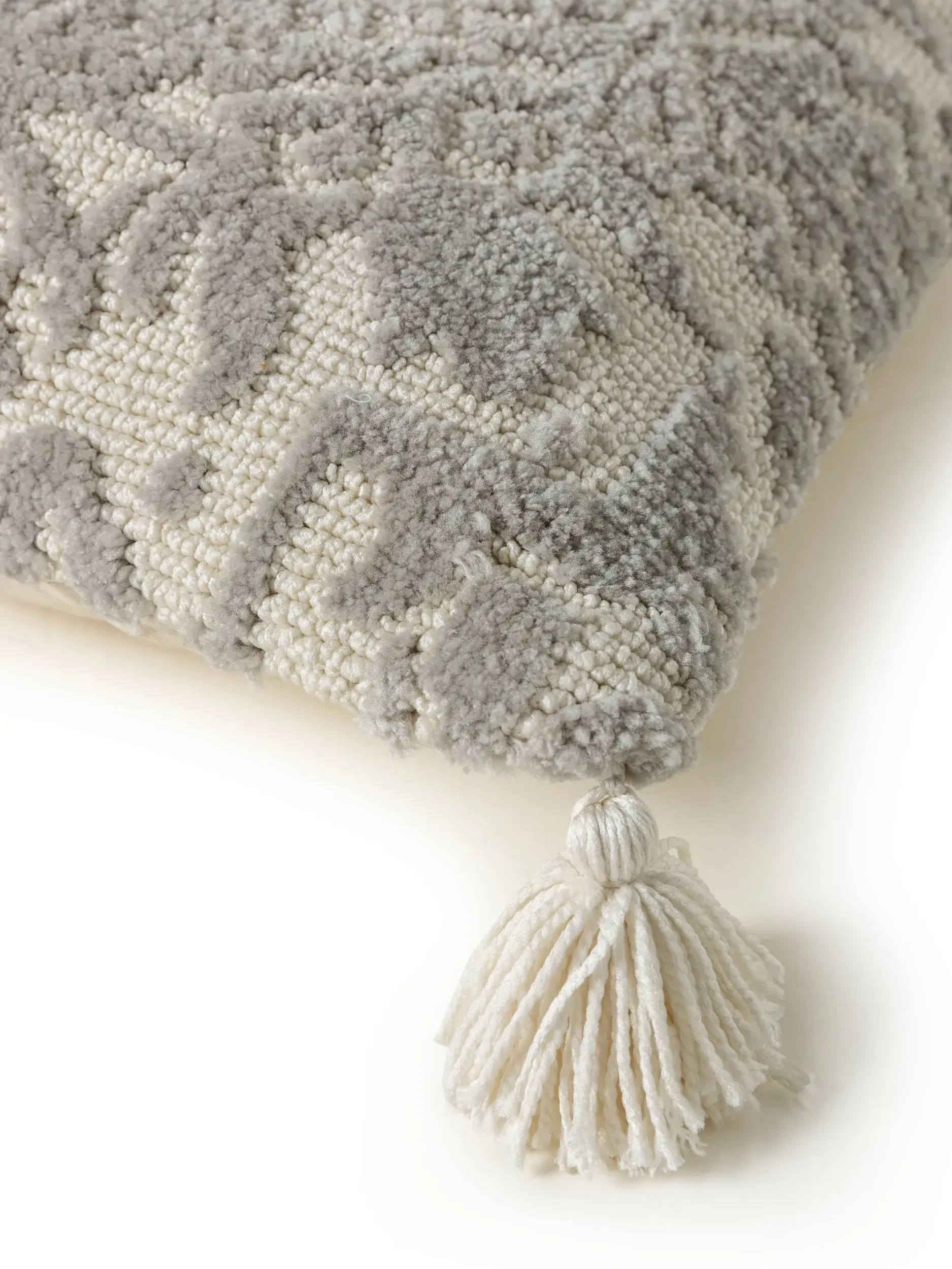Kissenbezug Elias Grau im Design MitFransen aus 60% Polyester, 40% Baumwolle von benuta Nest