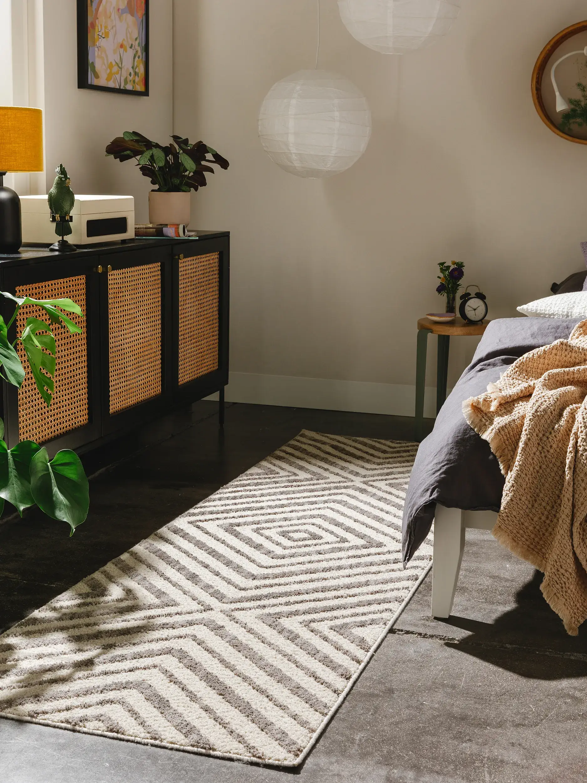 Rug made of 100% Polyester in White with a 100% Polyester high pile by benuta Pop