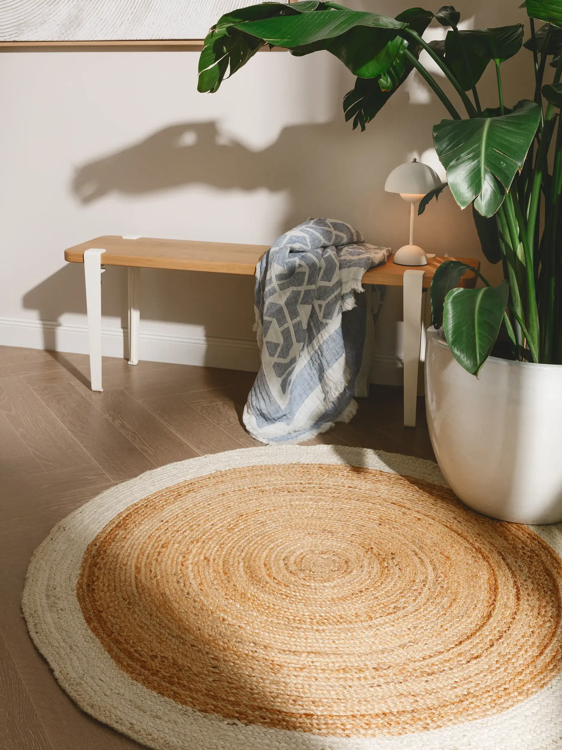 Tapijt van 100% Jute in Wit met een 100% Jute hoge pool van benuta pure