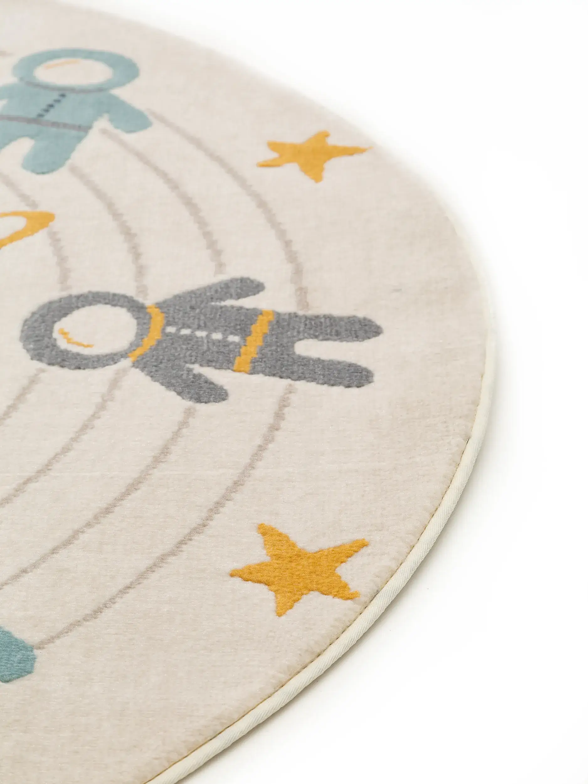 Rug made of 100% Polypropylen in Beige with a 100% Polypropylen high pile by Lytte