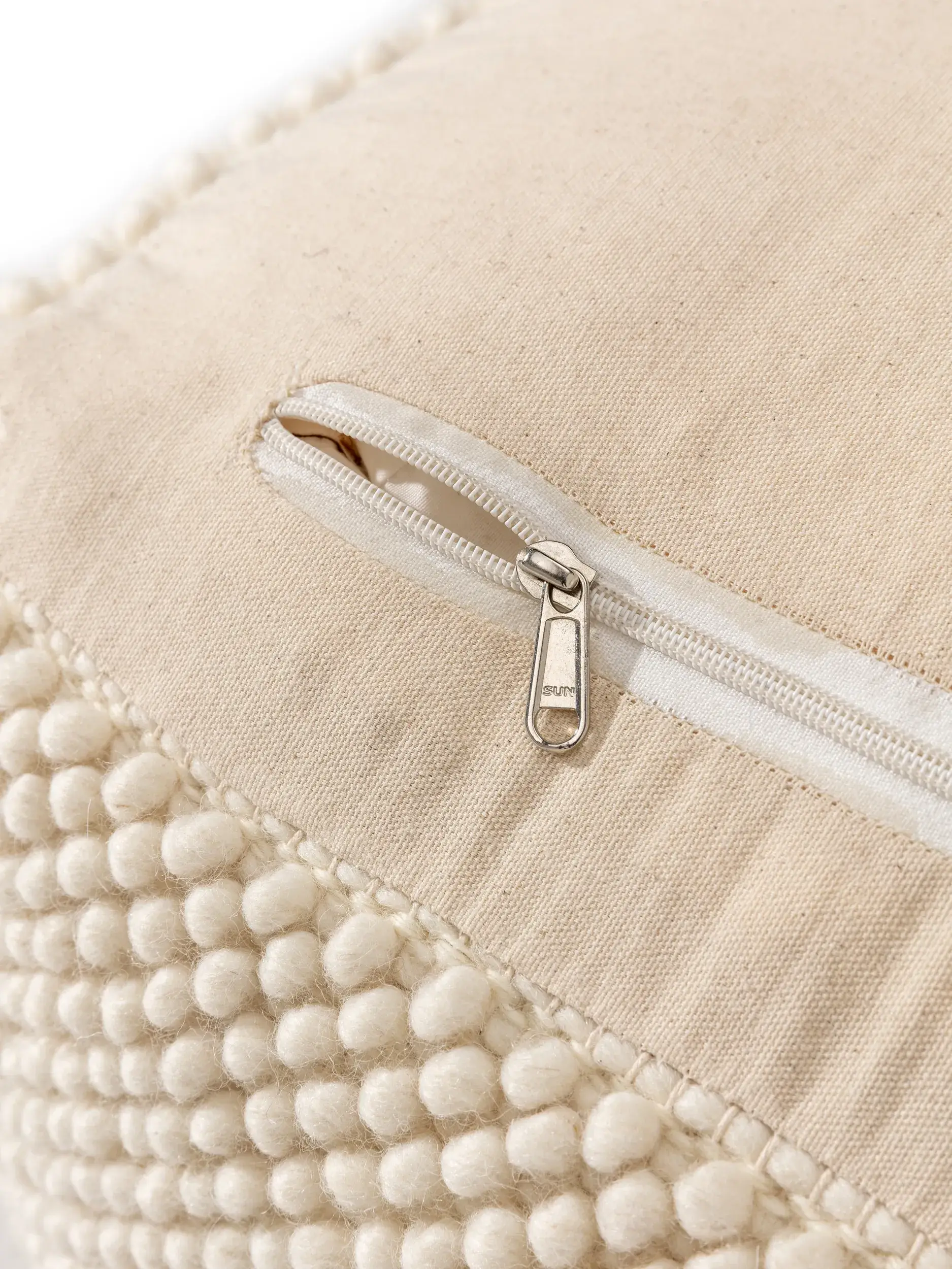 Puf de lana hecho a mano Beads Crema con diseño de Sólido en 70% Lana (de Nueva Zelanda), 30% Poliéster de benuta pure