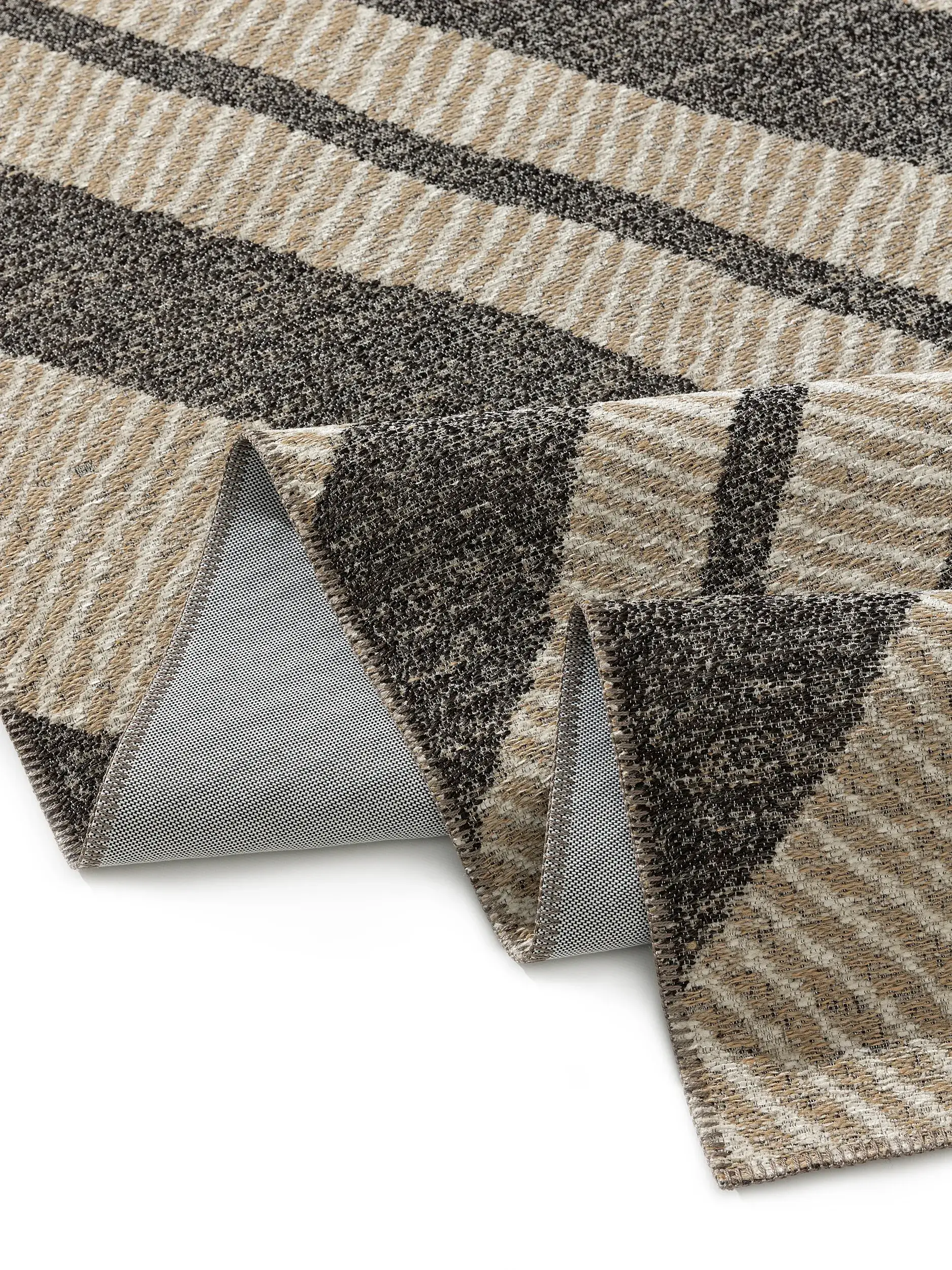 Teppich aus 65% Polyester (recycled PET), 35% Jute in Beige mit 65% Polyester (recycled PET), 35% Jute hohem Flor von benuta Nest