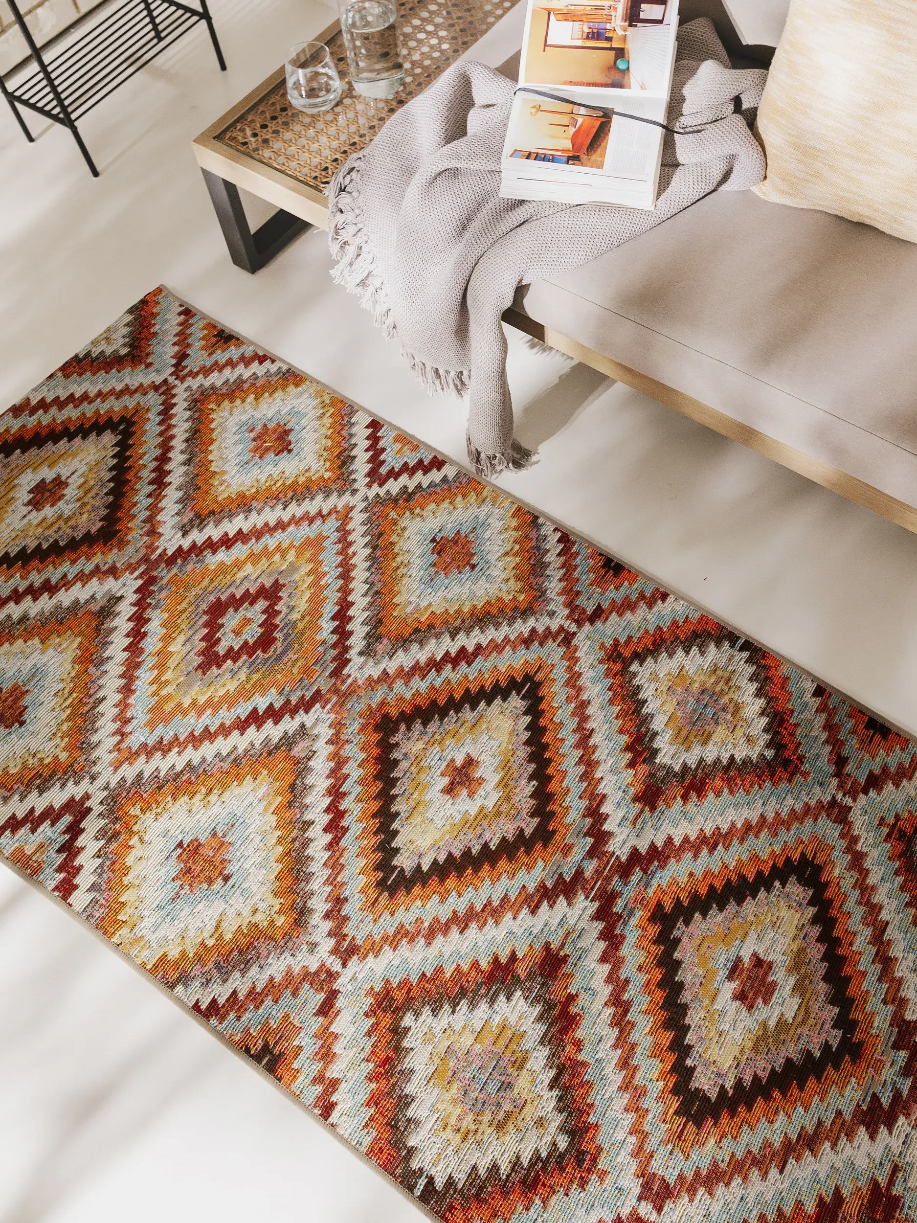 Teppich aus 76% Polypropylen, 23% Polyester, 1% Latex in Multicolor mit 76% Polypropylen, 23% Polyester, 1% Latex hohem Flor von benuta Nest