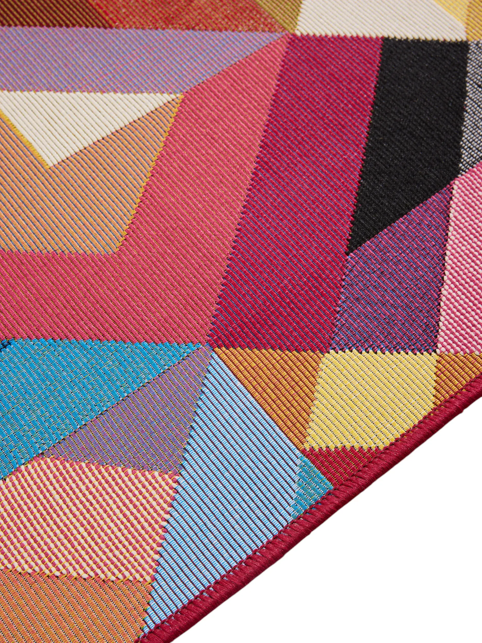 Teppich aus 76% Polypropylen, 23% Polyester, 1% Latex in Multicolor mit 76% Polypropylen, 23% Polyester, 1% Latex hohem Flor von benuta Pop