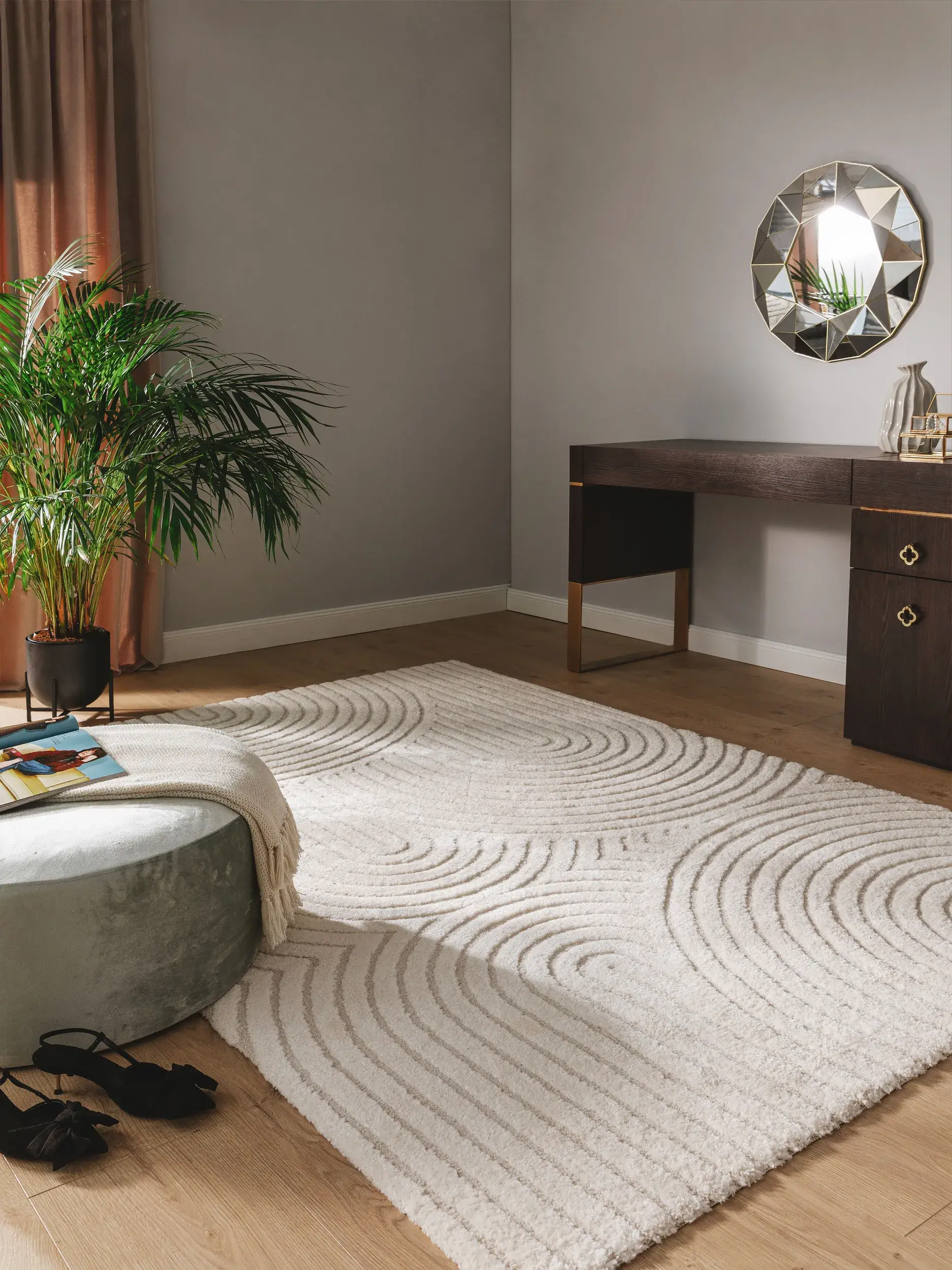 Teppe av 60% Polypropylen, 40% Polyester i Beige med 60% Polypropylen, 40% Polyester høy lugg fra benuta Nest