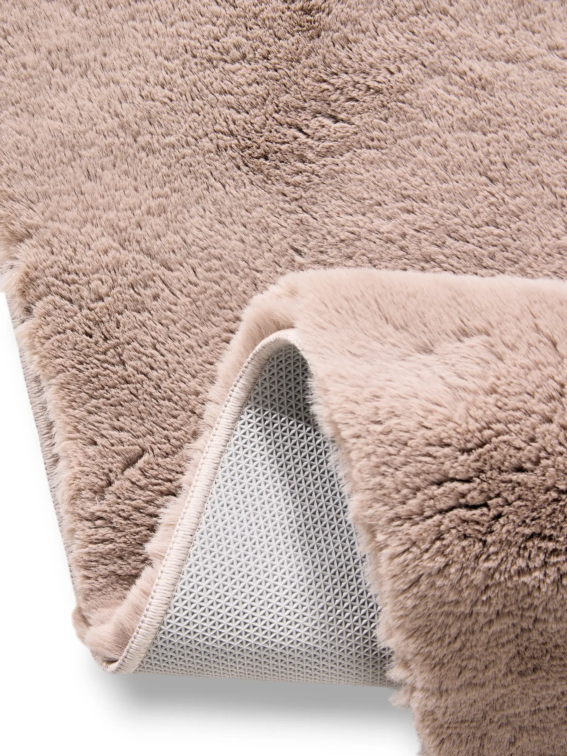 Teppich aus 100% Polyester in Taupe mit 100% Polyester hohem Flor von benuta Nest