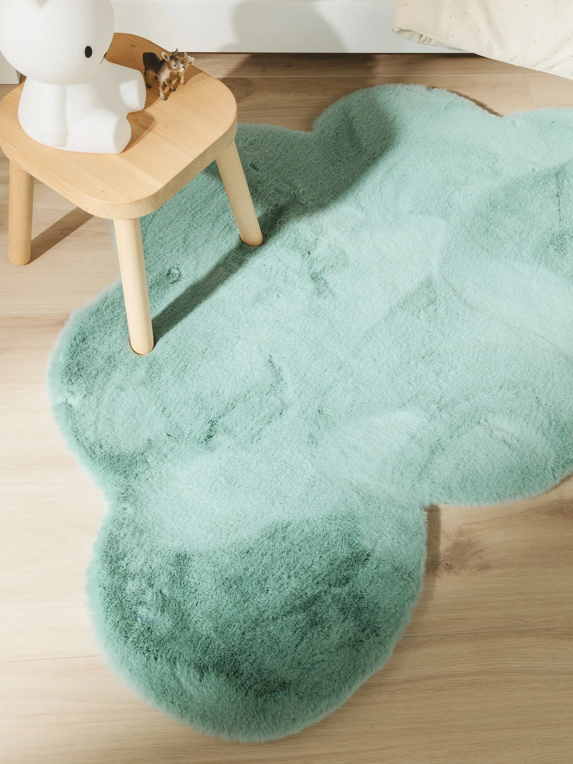 Rug made of 100% Polyester in Blau with a 100% Polyester high pile by Lytte