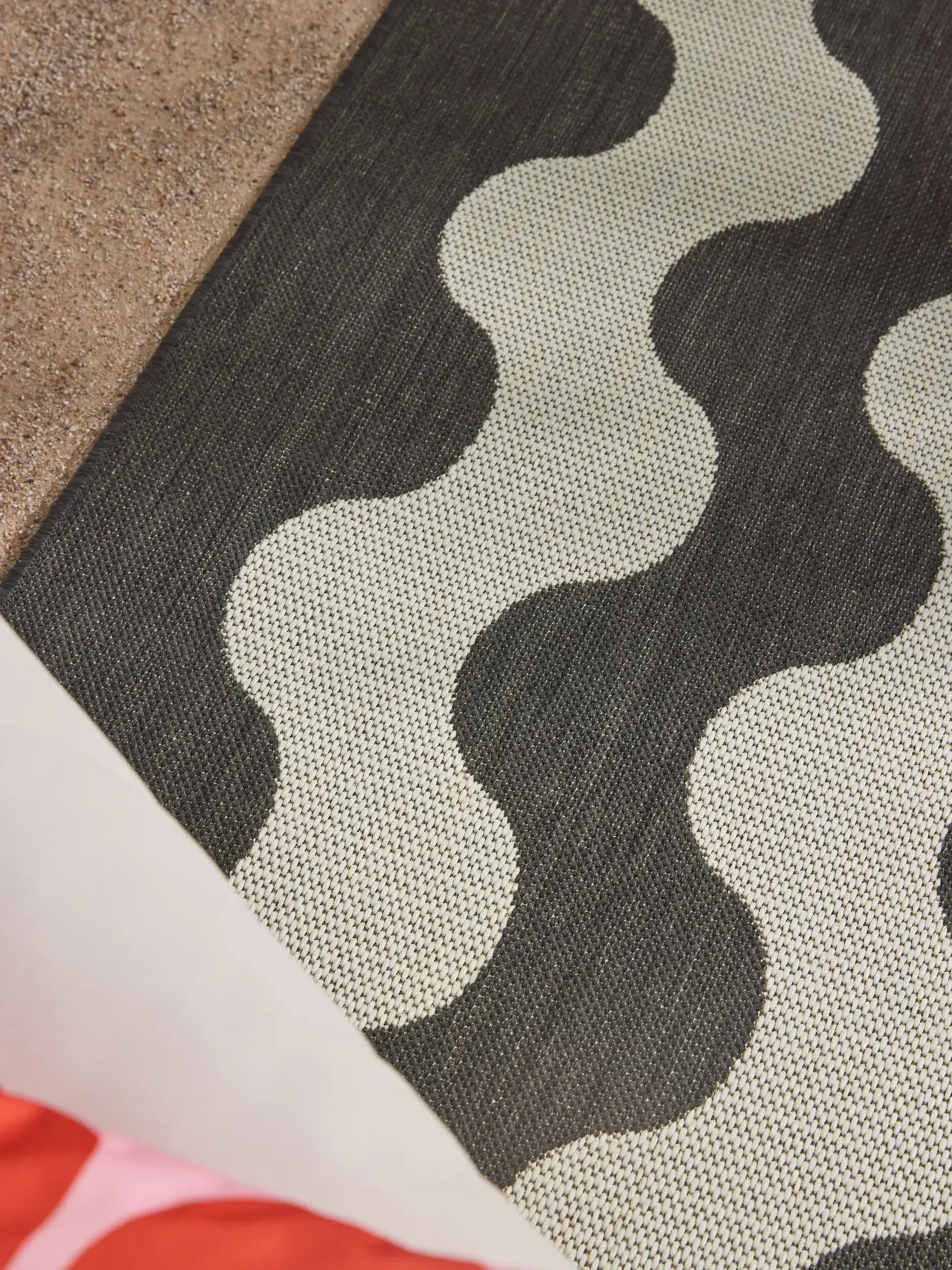 Teppich aus 100% Polypropylen in Schwarz/Weiß mit 100% Polypropylen hohem Flor von benuta Nest