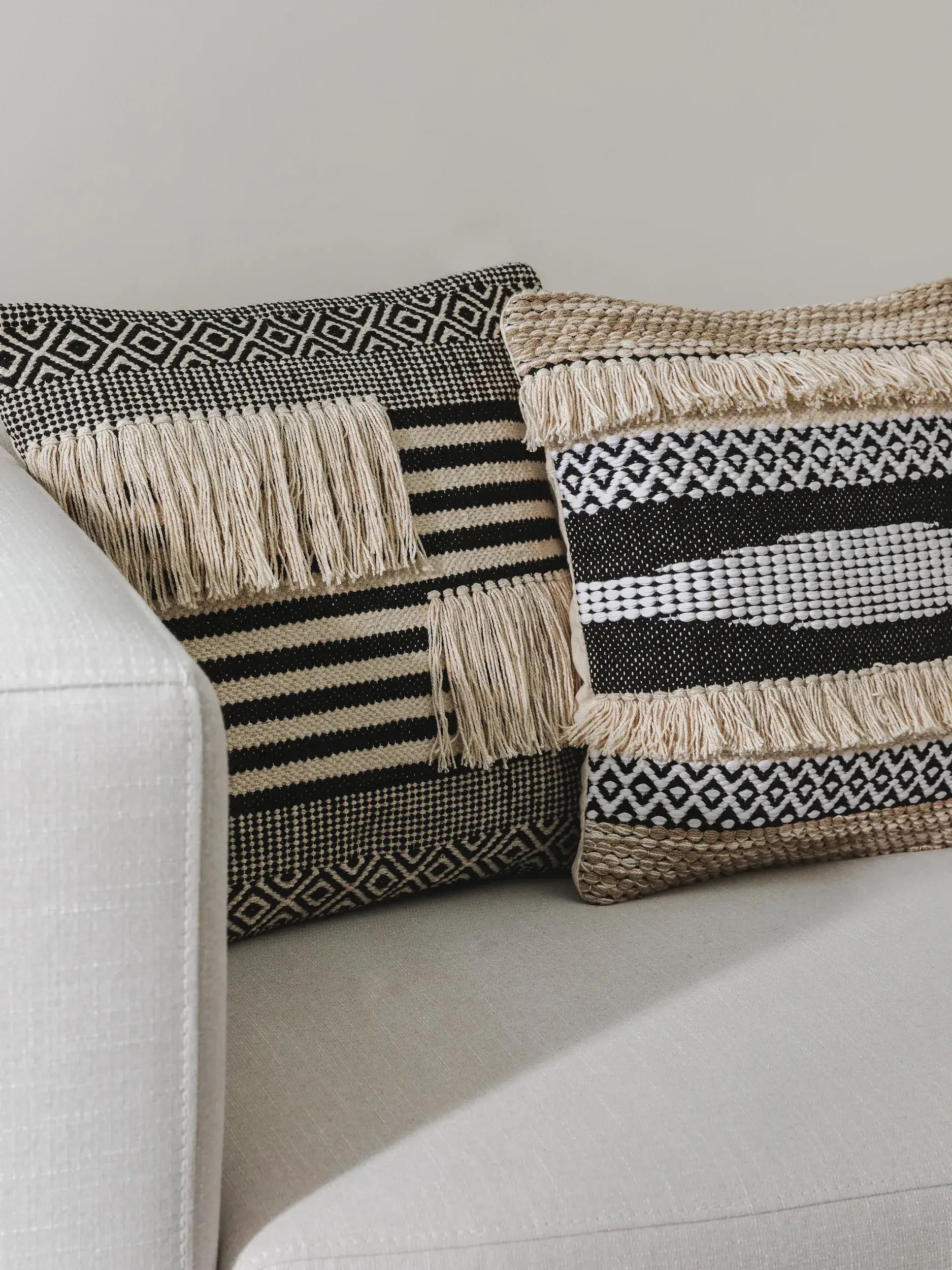 Copricuscino Deja Bianco & Nero in Ornamento-ontwerp van 100% Cotone door benuta POP