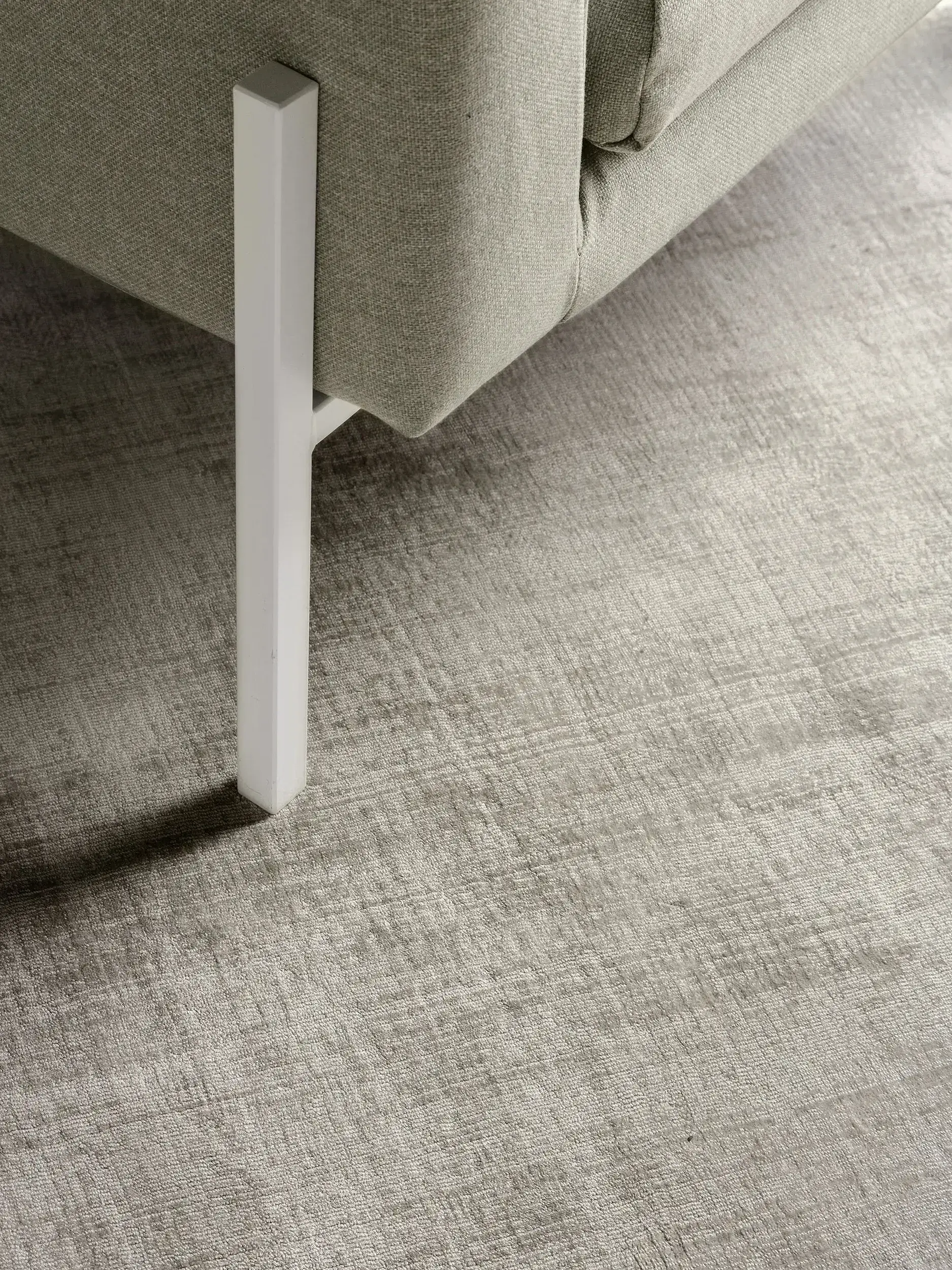 Tapis en 100% Viscose en Gris avec une pile de 100% Viscose de hauteur de benuta Finest
