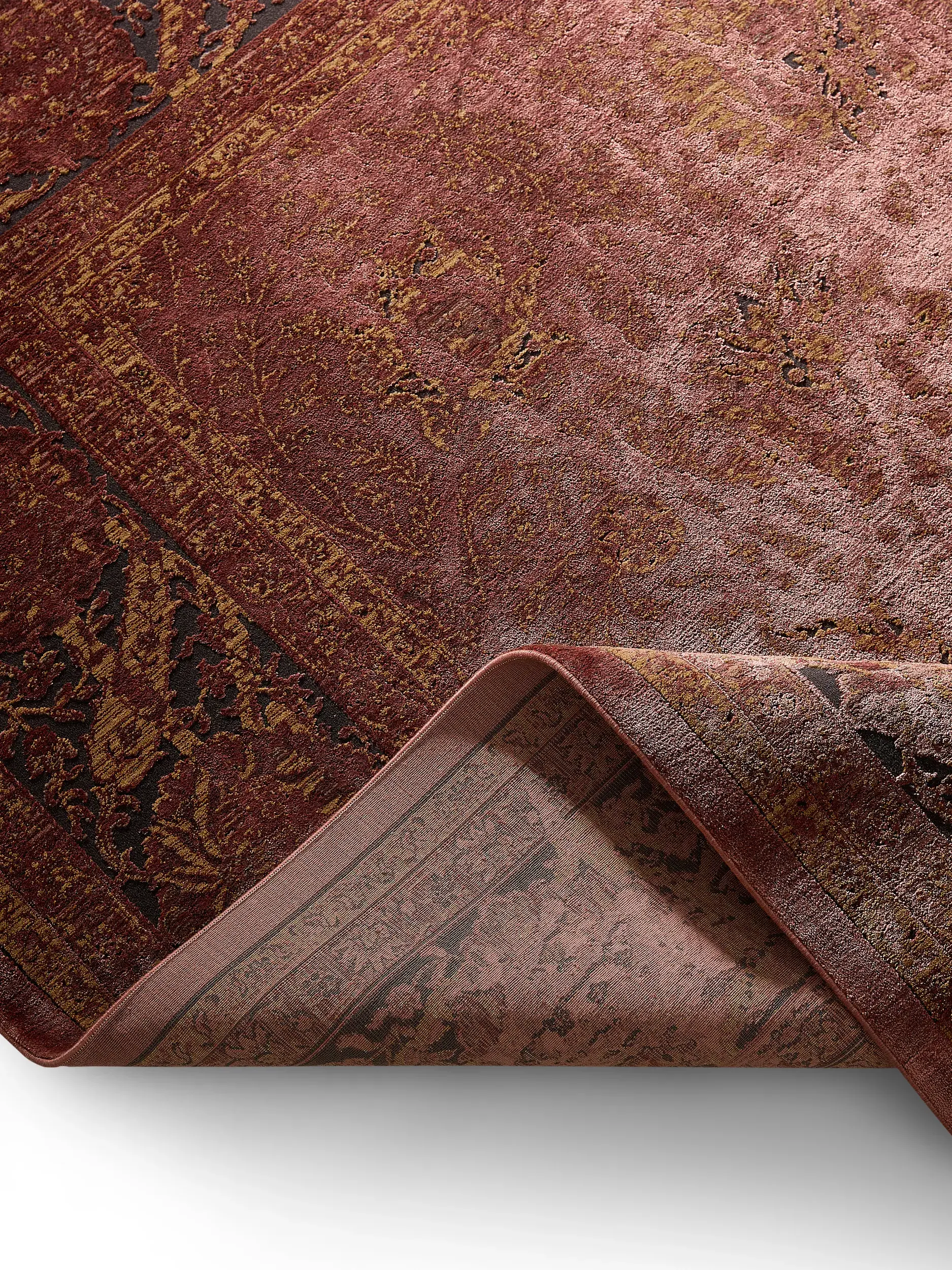 Teppich Medea aus 56% Viskose, 30% Polyester, 14% Polyacryl in  von benuta Finest