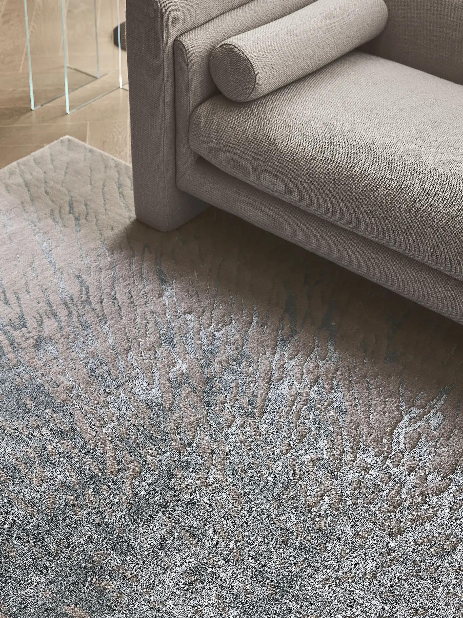 Teppich aus 60% Viscose, 40% Wool in Blue mit 60% Viscose, 40% Wool hohem Flor von benuta Finest