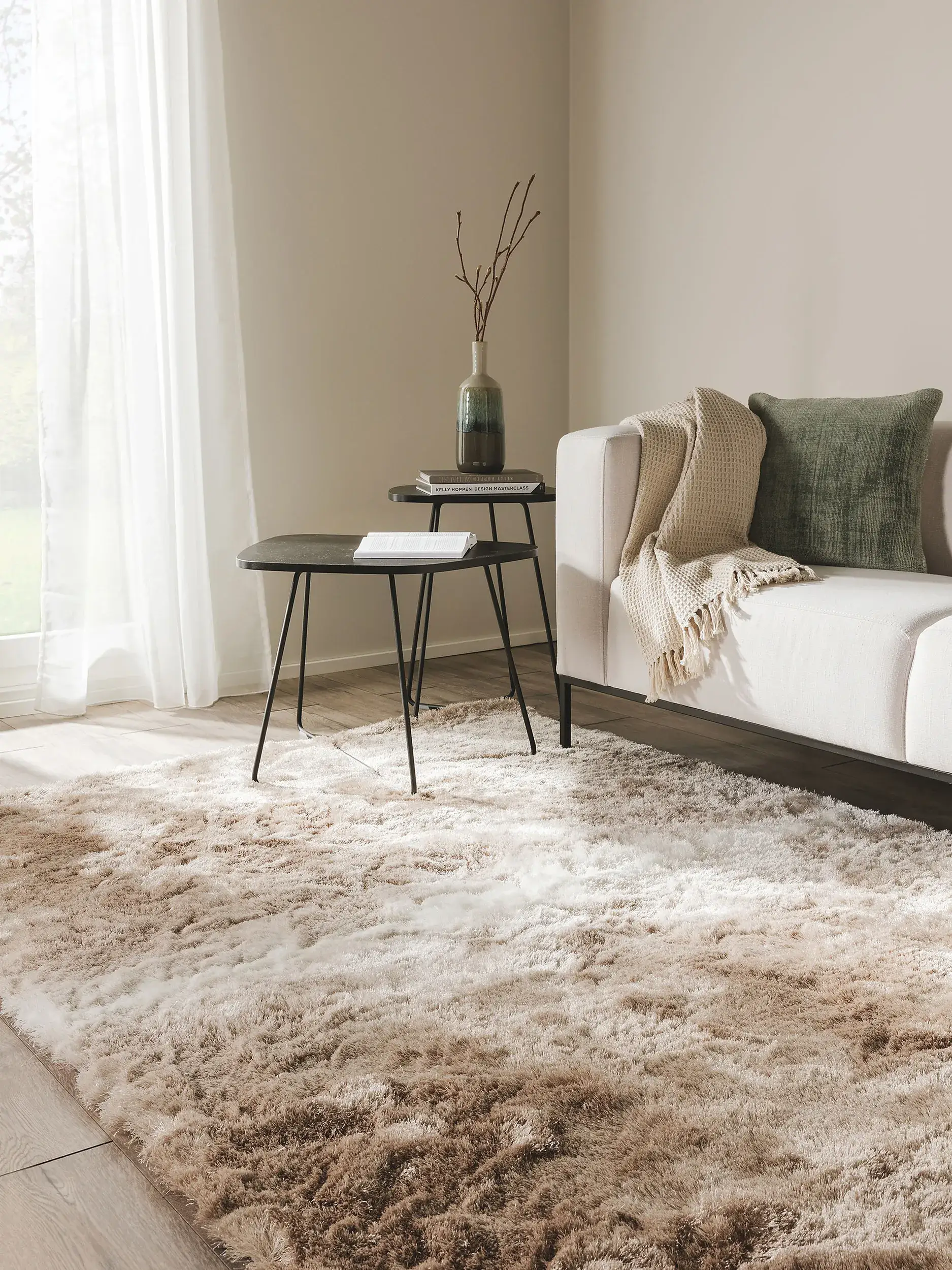 Teppich aus 100% Polyester in Beige mit 100% Polyester hohem Flor von benuta Nest