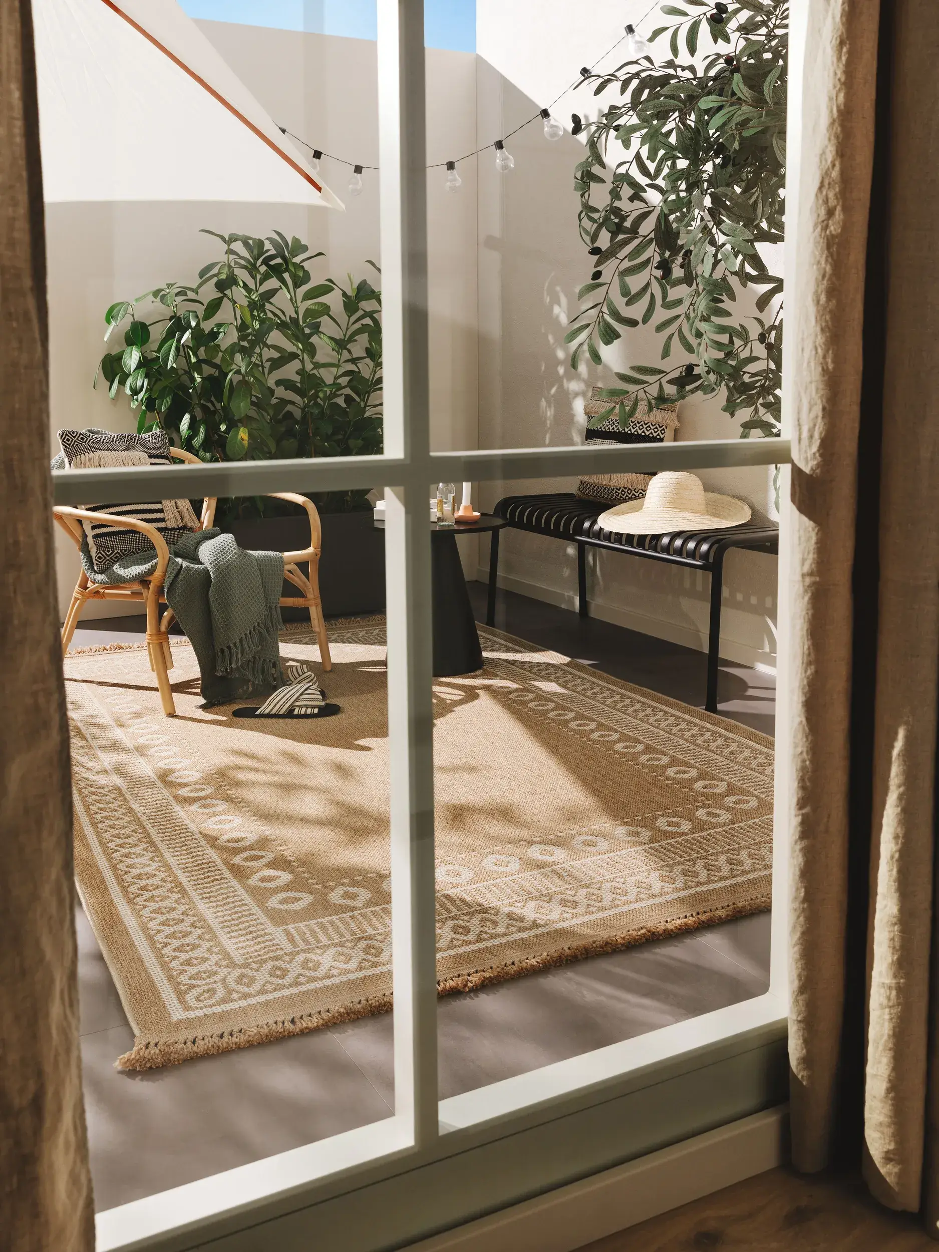 Teppich aus 100% Polypropylen in Beige mit 100% Polypropylen hohem Flor von benuta Pop