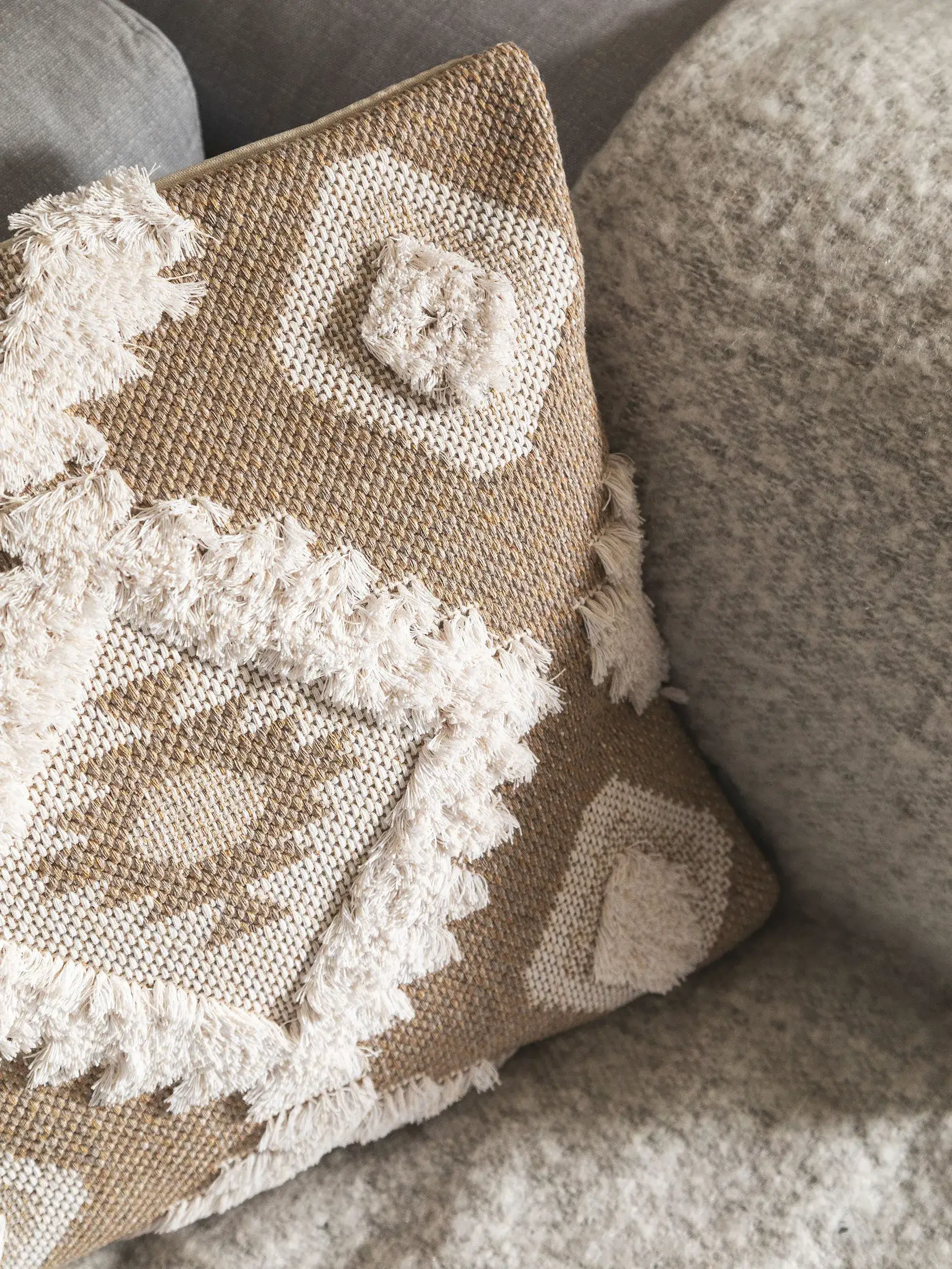 Kissenbezug Bodo Cream/Taupe im Design Kelim aus 100% Baumwolle von benuta Pop
