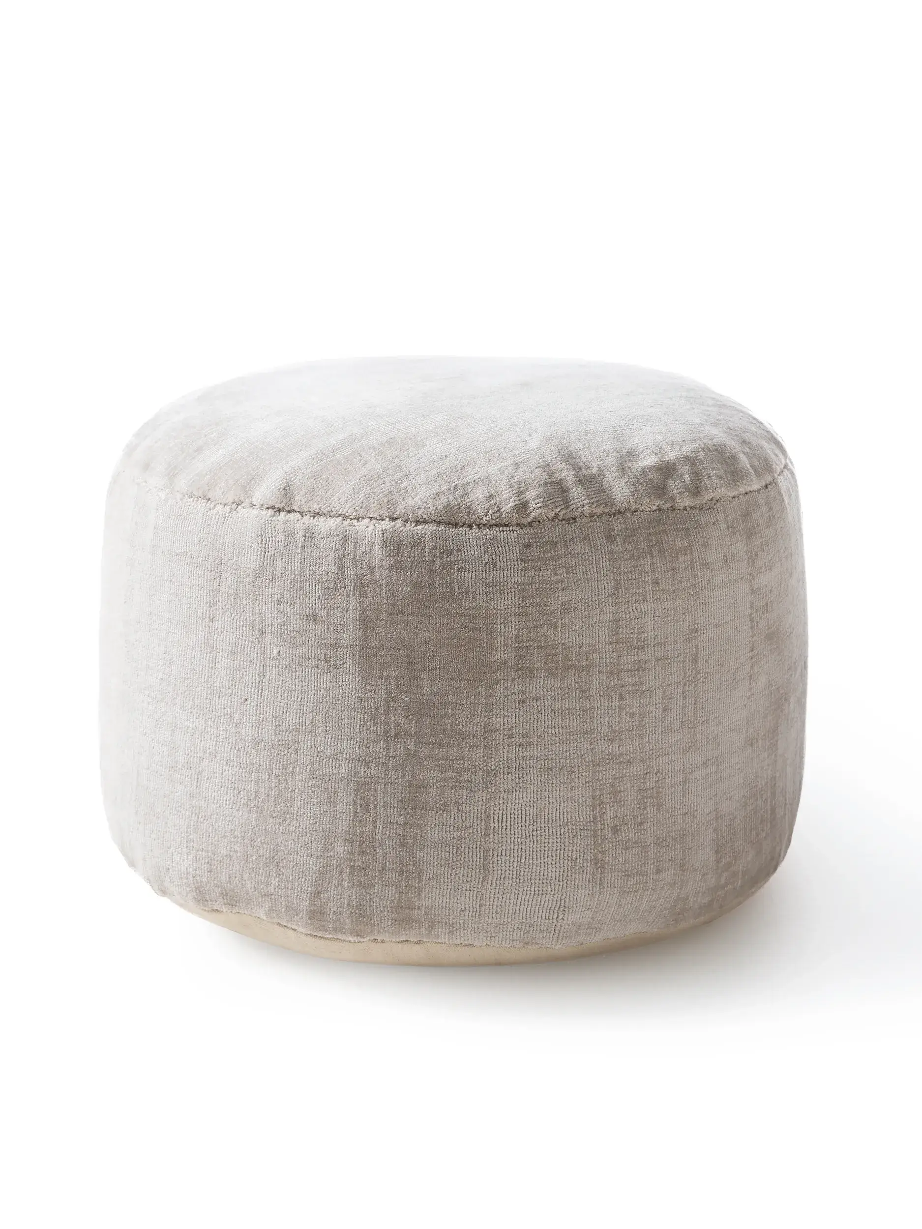 Pouf Nova Hellgrau in Einfarbig design made of 100% Viscose by benuta Pure