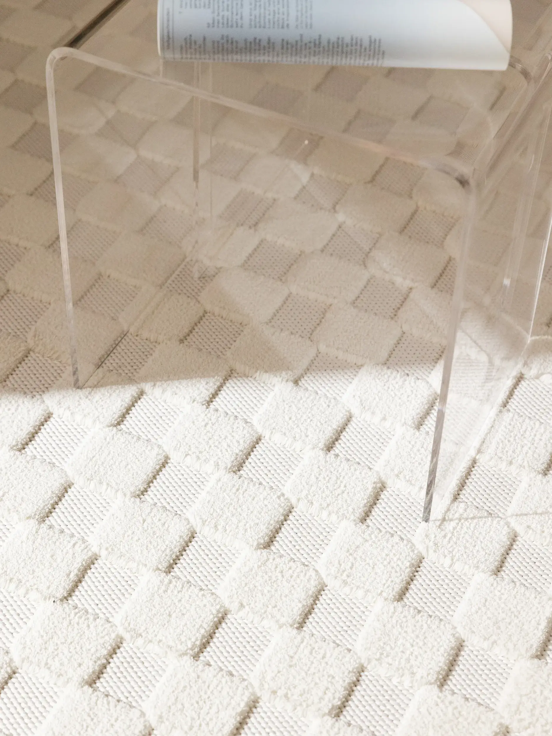 Rug made of 100% Polyester (Microfiber) in Weiß with a 100% Polyester (Microfiber) high pile by benuta Pop