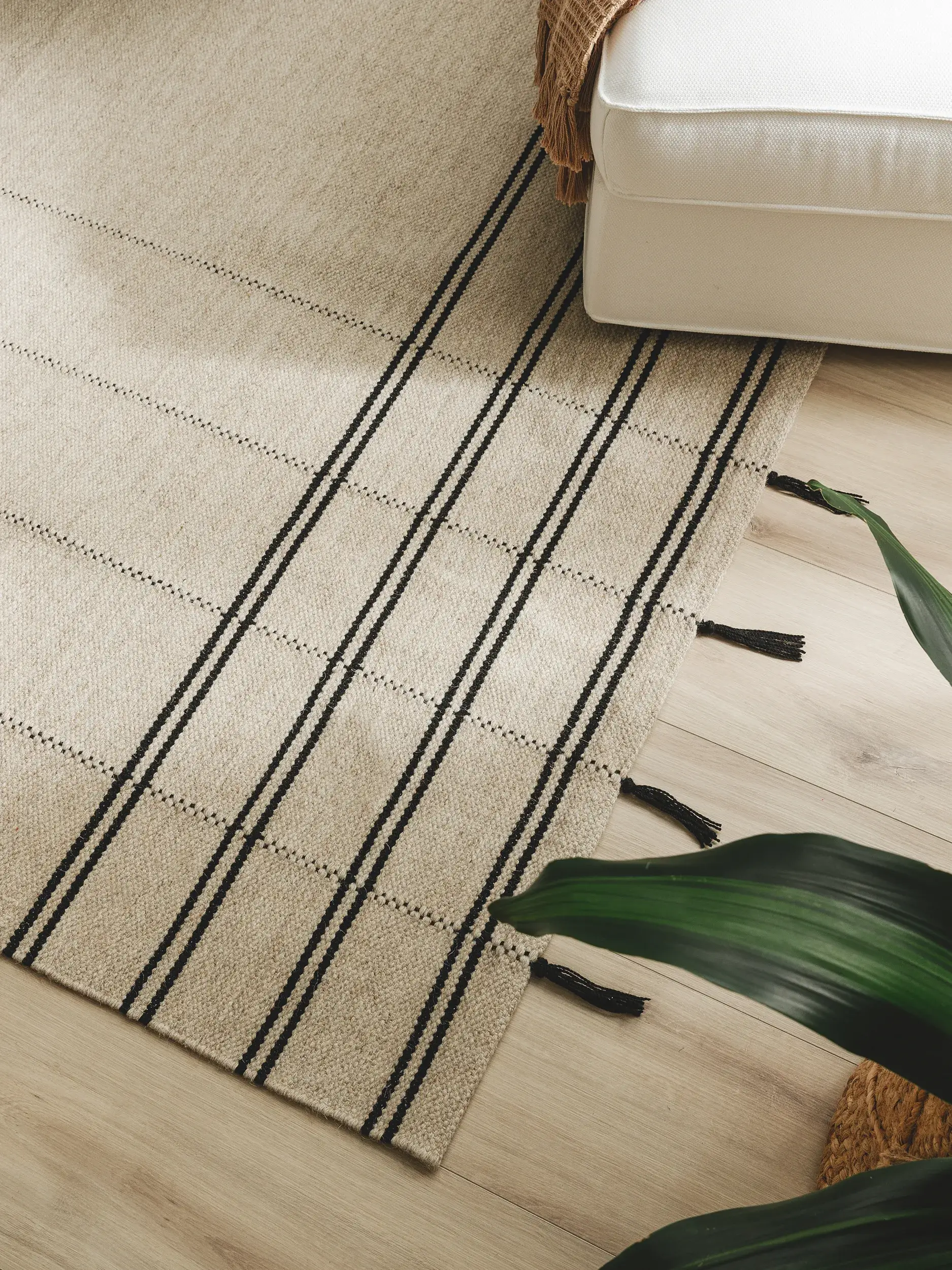 Teppich Kambiz aus 70% Wool, 30% Cotton in Black von benuta Pure